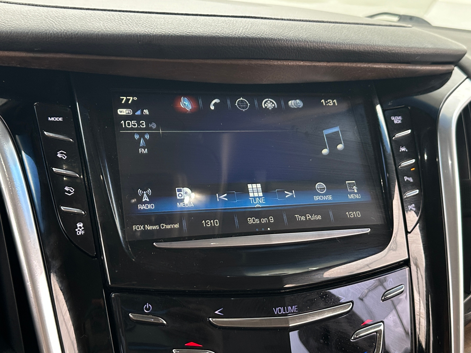 Thumbnail: 2018 Cadillac Escalade - 3
