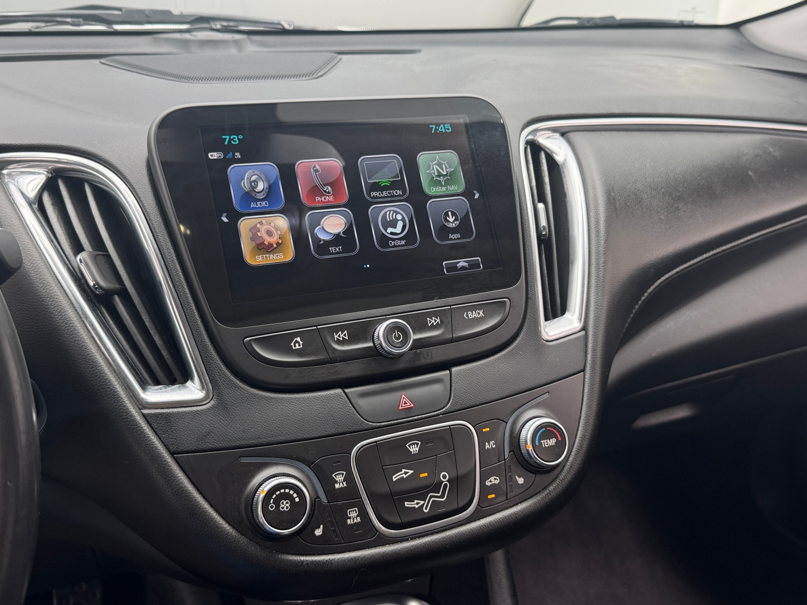 Thumbnail: 2018 Chevrolet Malibu - 3