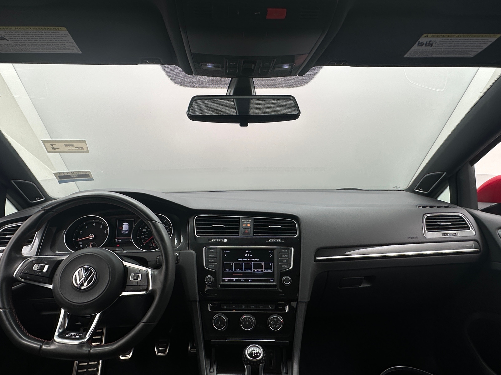 Thumbnail: 2017 Volkswagen Golf - 3