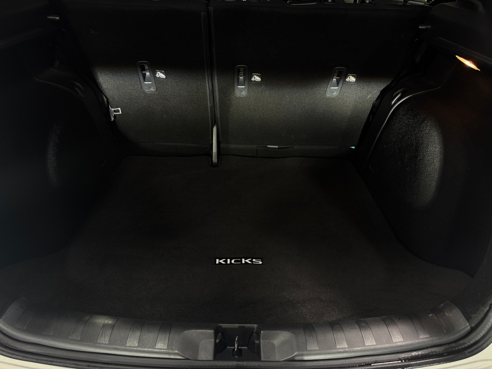 Thumbnail: 2023 Nissan Kicks - 7