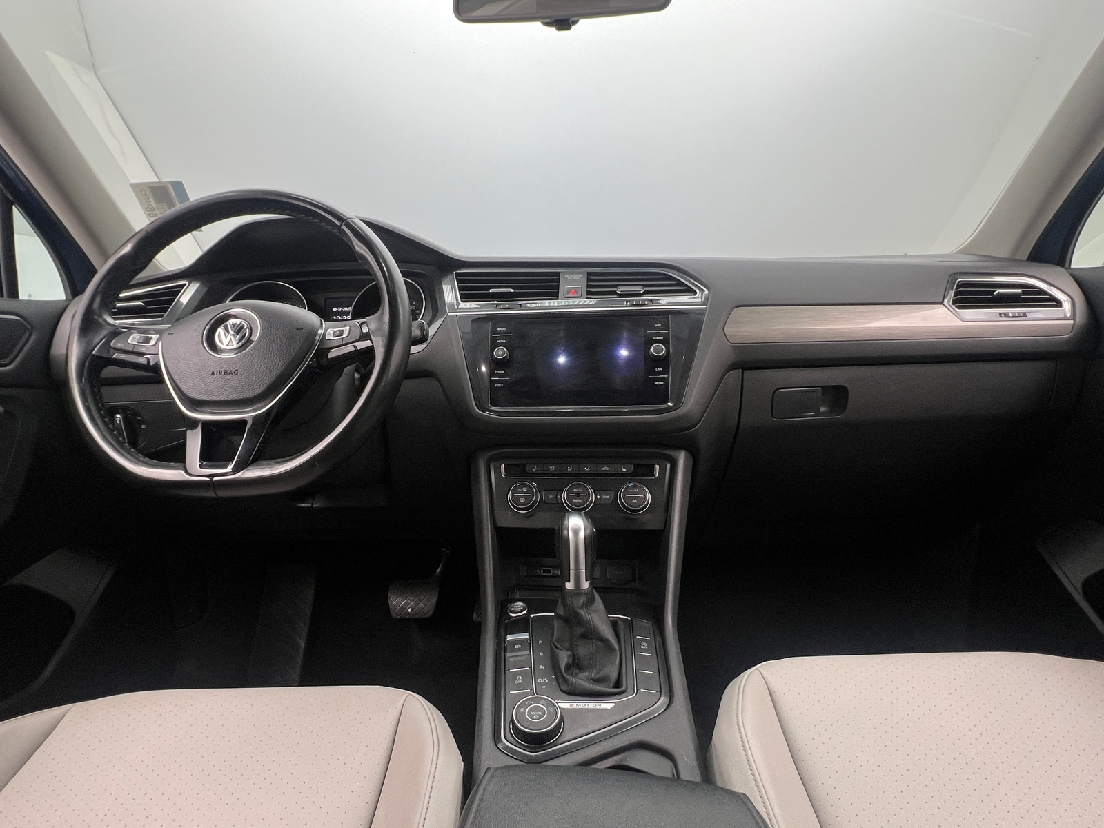 Thumbnail: 2018 Volkswagen Tiguan - 2