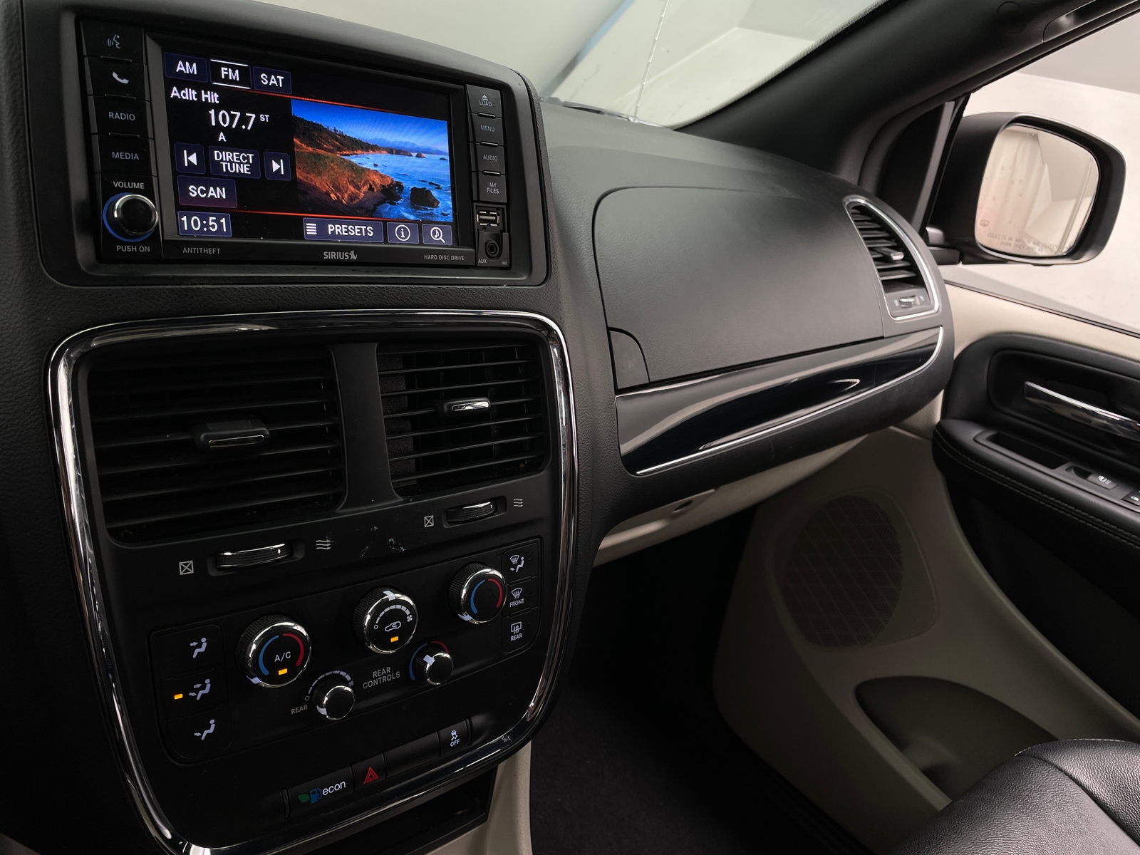 Thumbnail: 2019 Dodge Grand Caravan - 4
