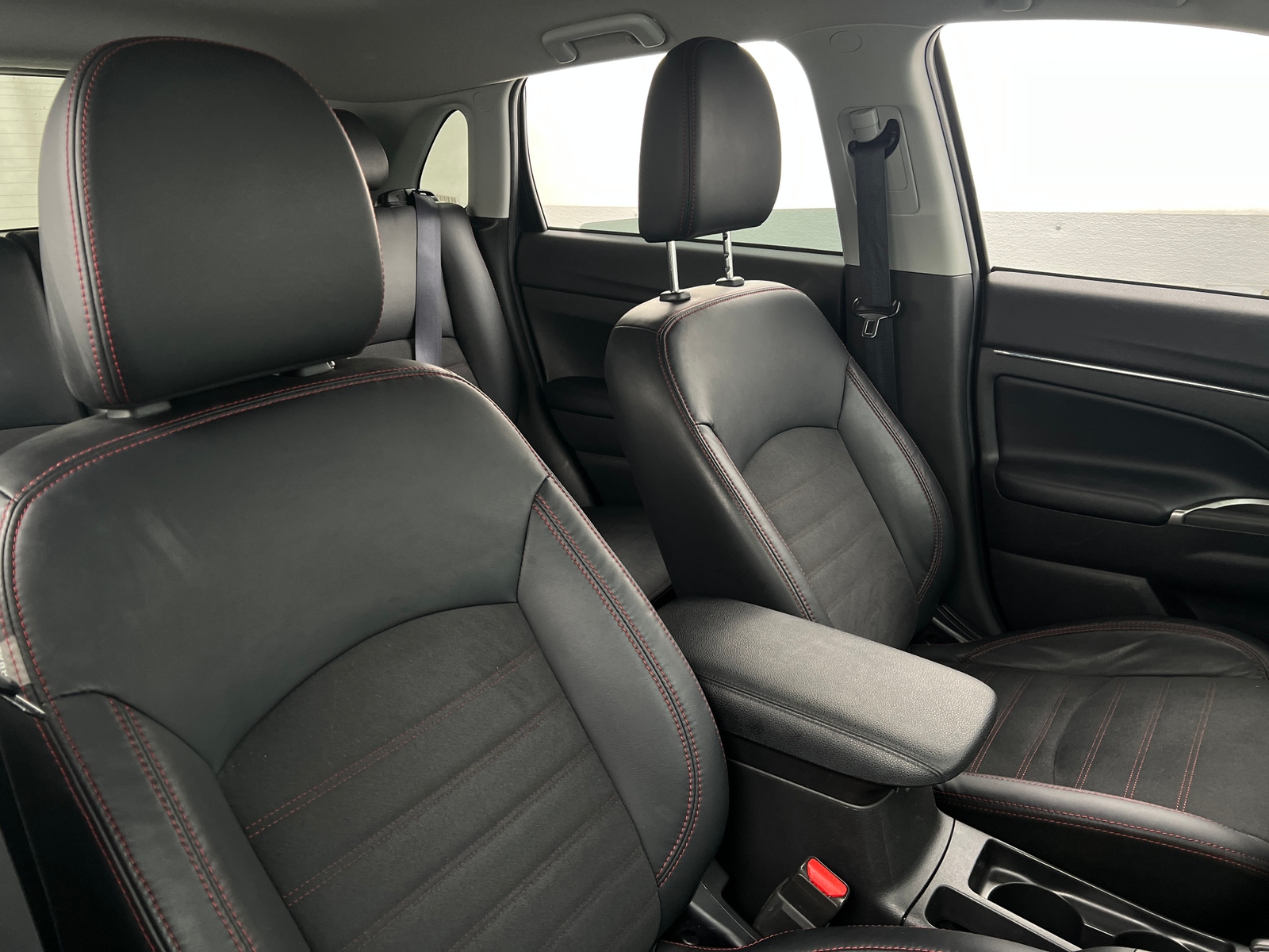 Thumbnail: 2023 Mitsubishi Outlander Sport - 2