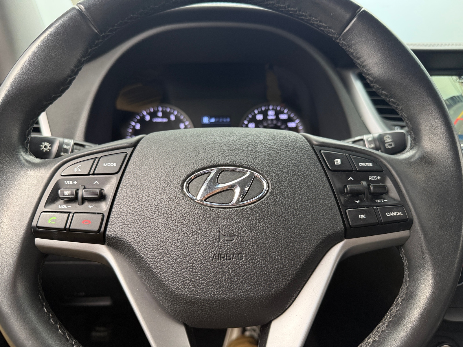Thumbnail: 2017 Hyundai Tucson - 4