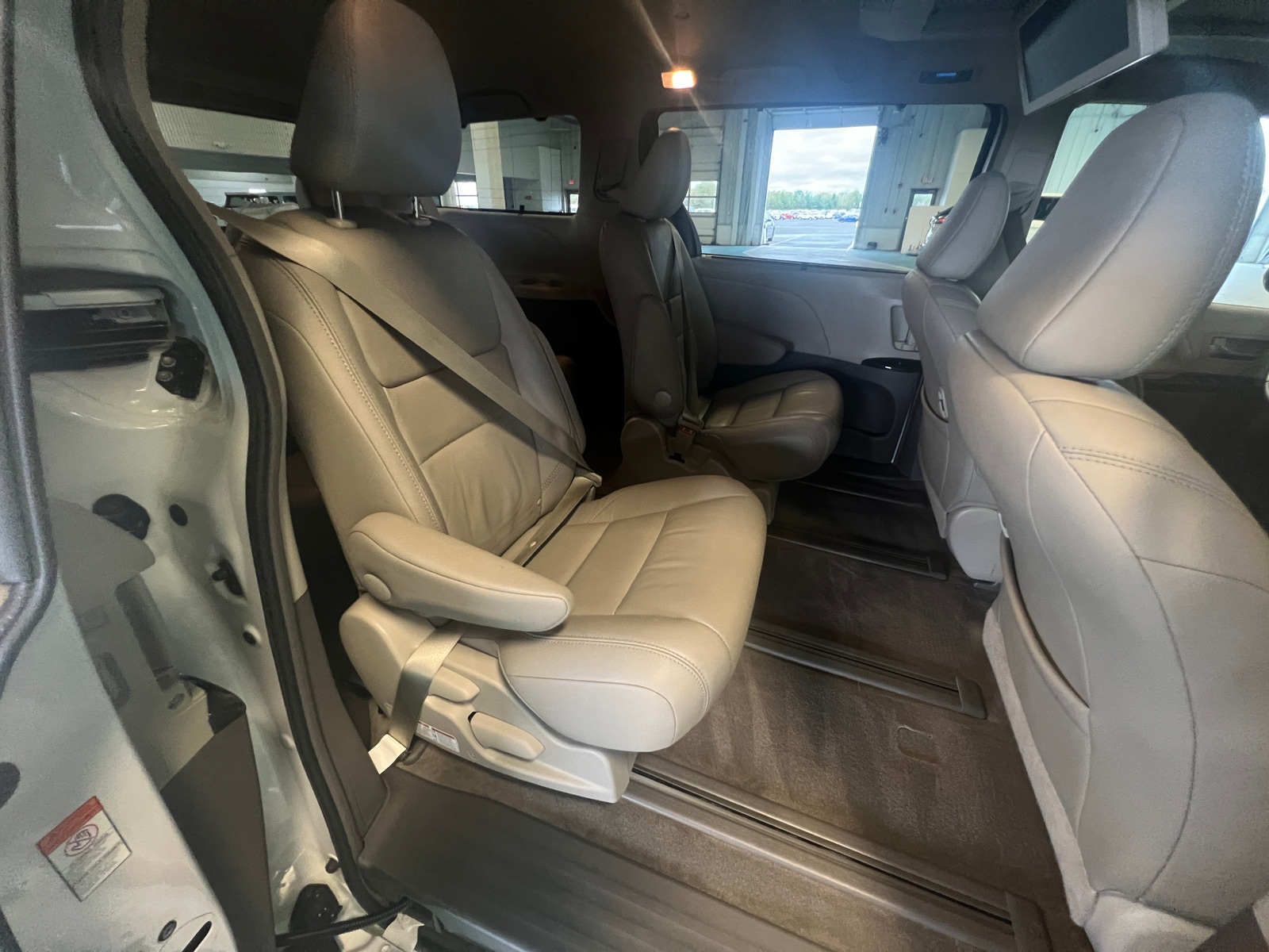 Thumbnail: 2017 Toyota Sienna - 5