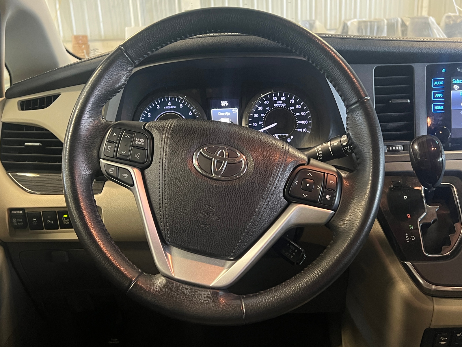 Thumbnail: 2017 Toyota Sienna - 4