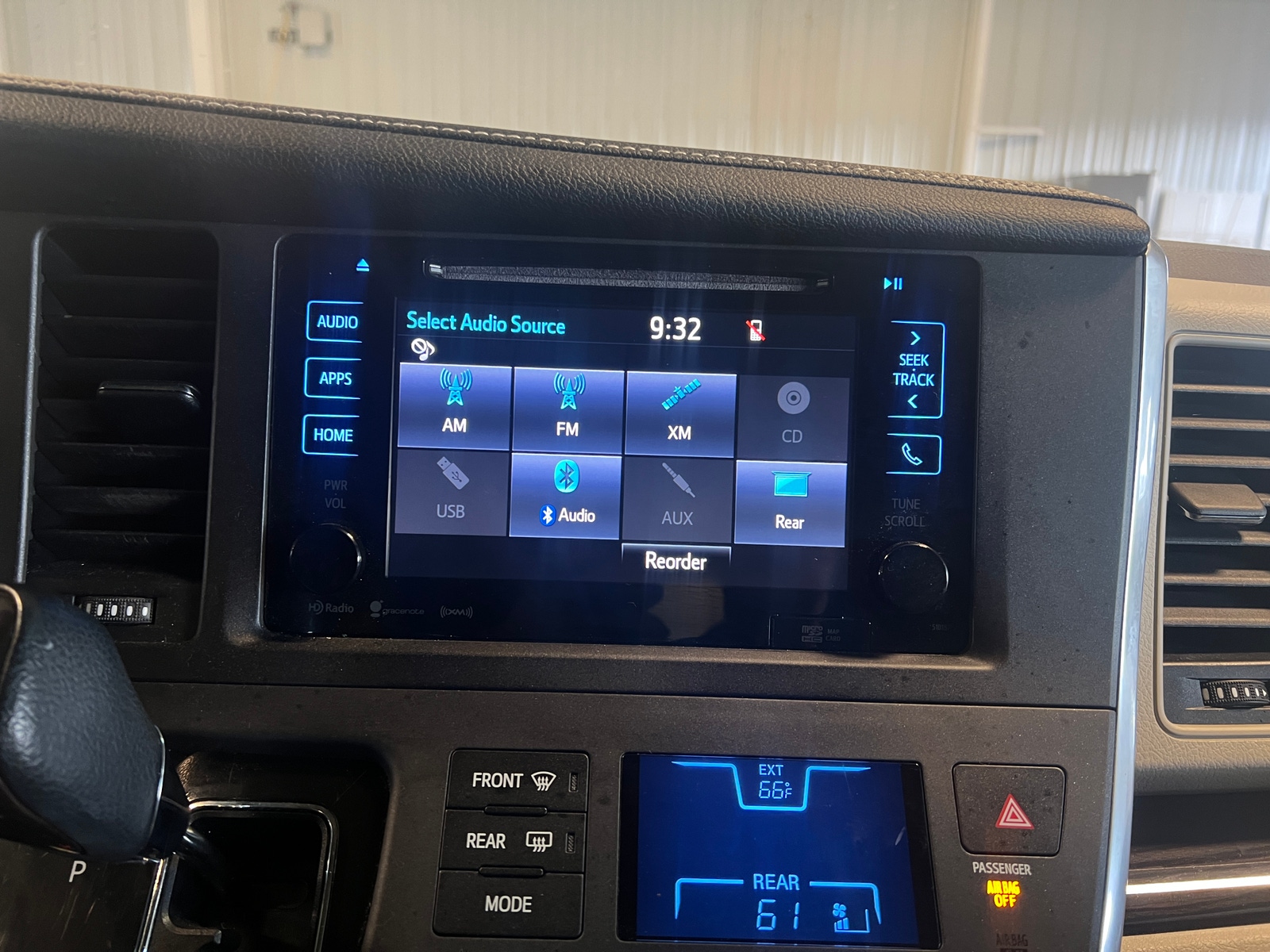 Thumbnail: 2017 Toyota Sienna - 3