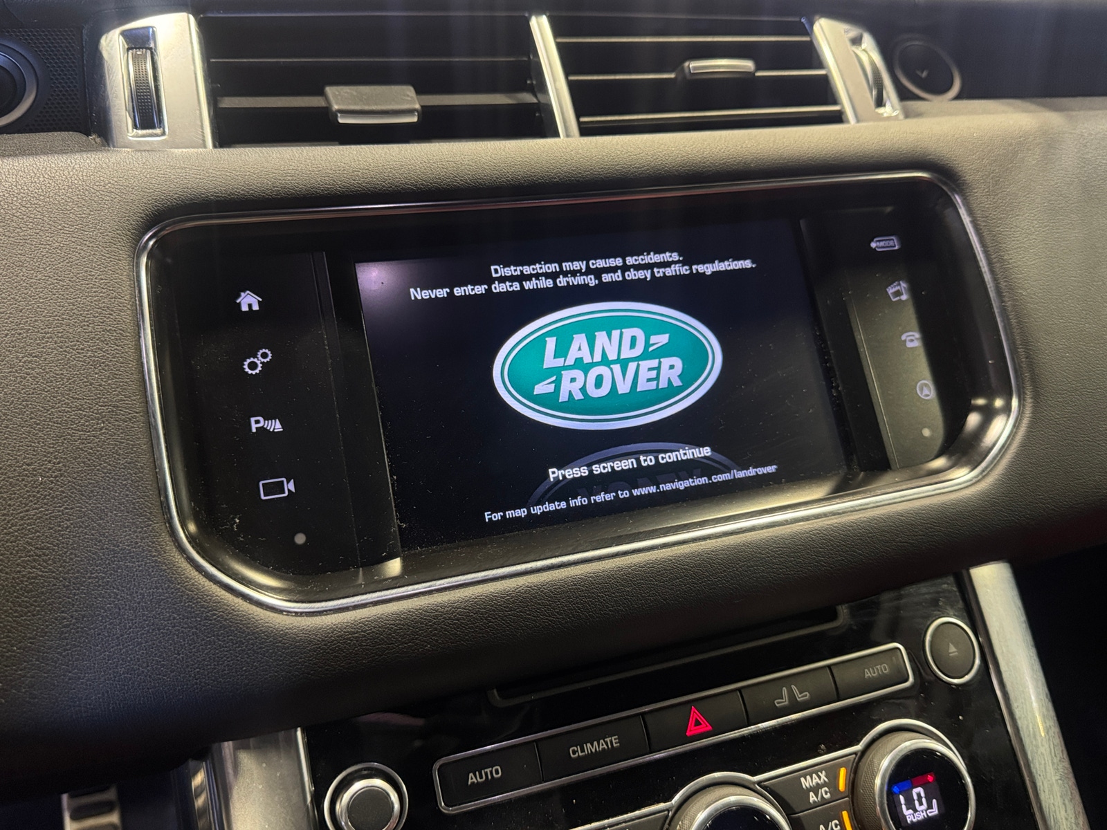 Thumbnail: 2016 Land Rover Range Rover Sport - 3