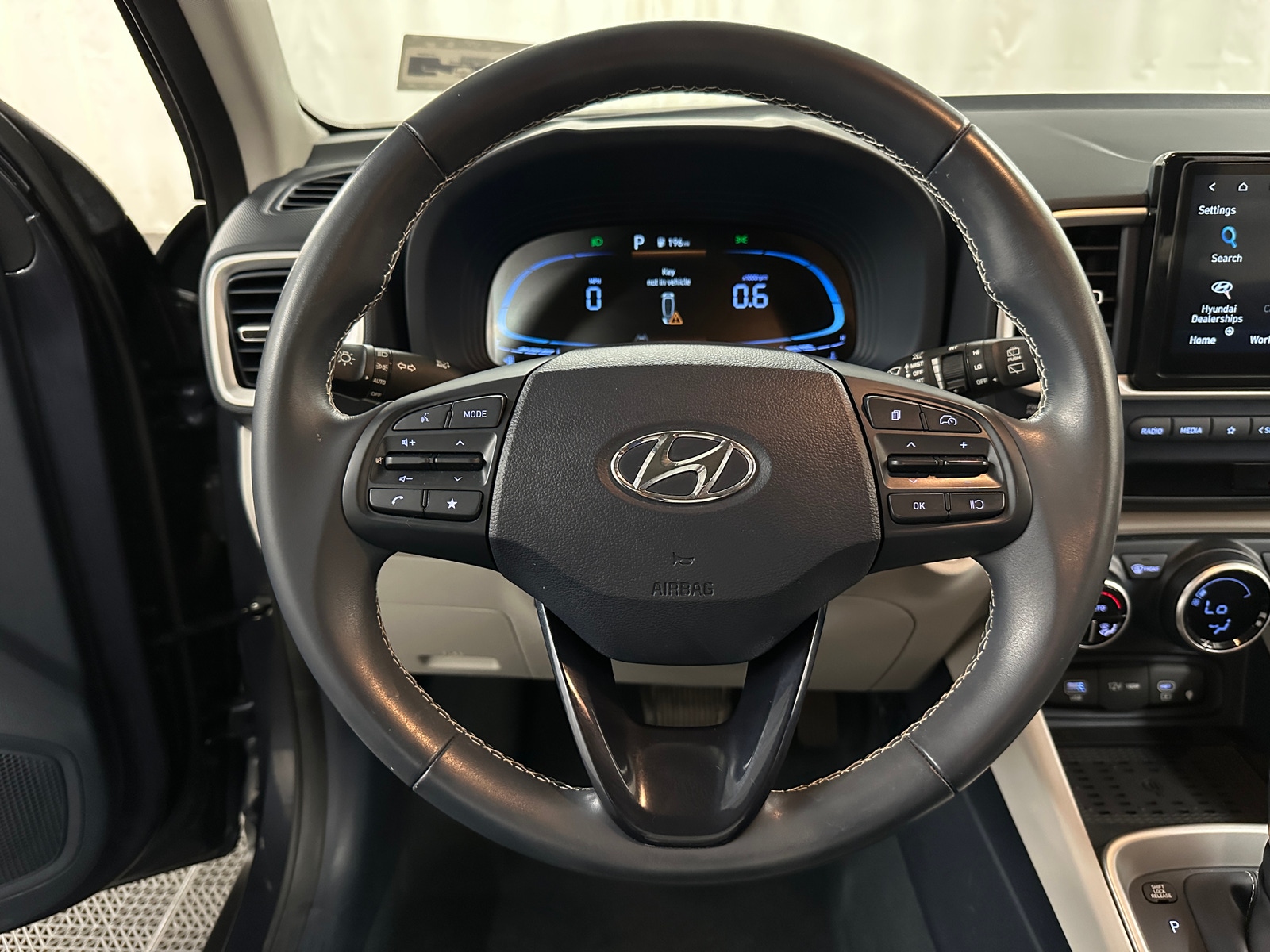 Thumbnail: 2023 Hyundai Venue - 4