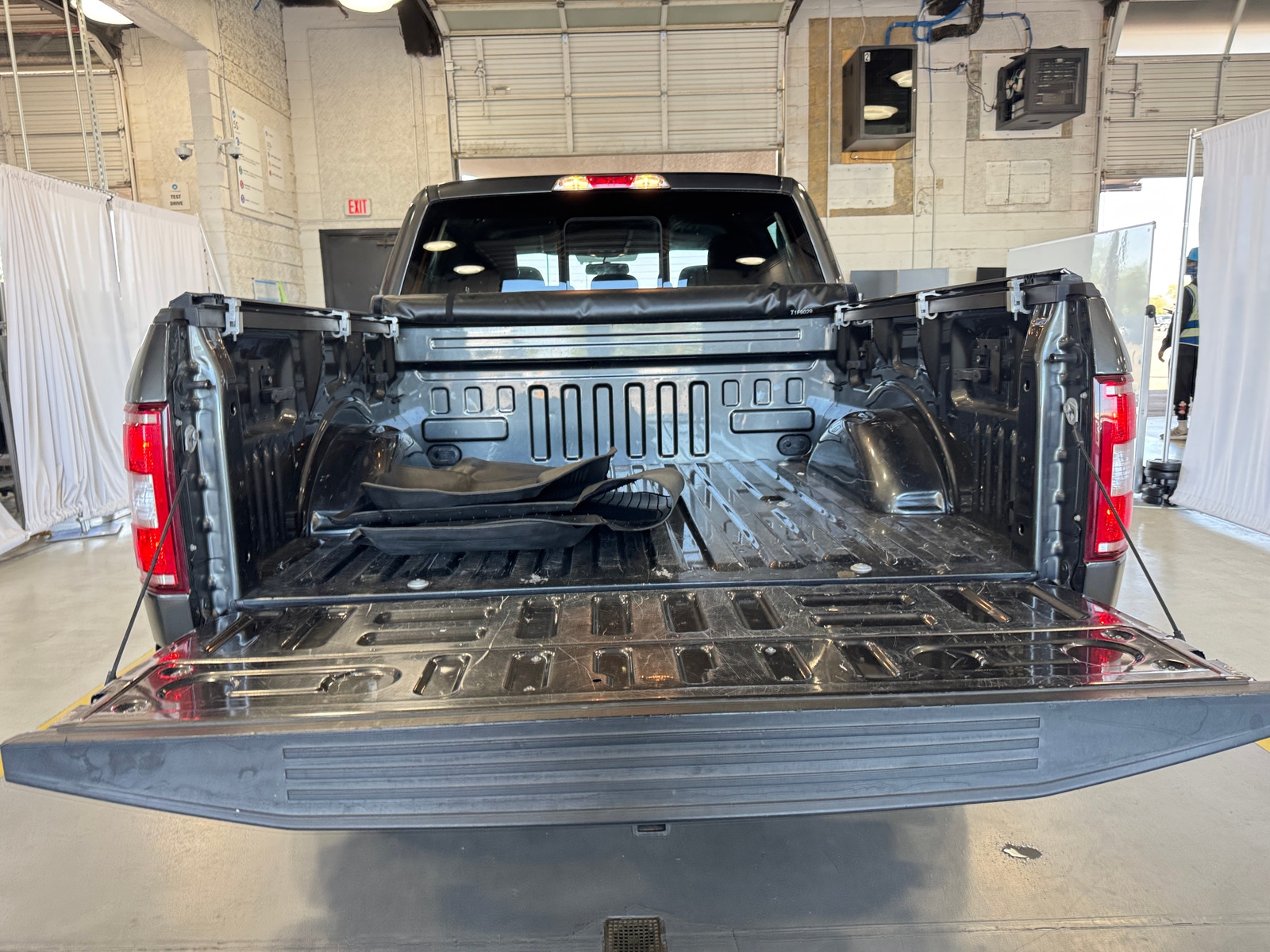 Thumbnail: 2018 Ford Econoline - 7