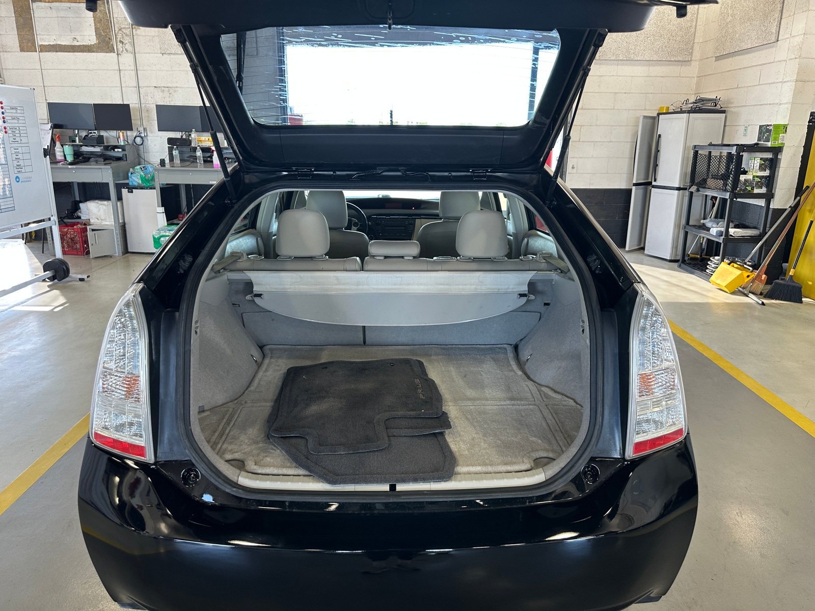 Thumbnail: 2011 Toyota Prius - 7