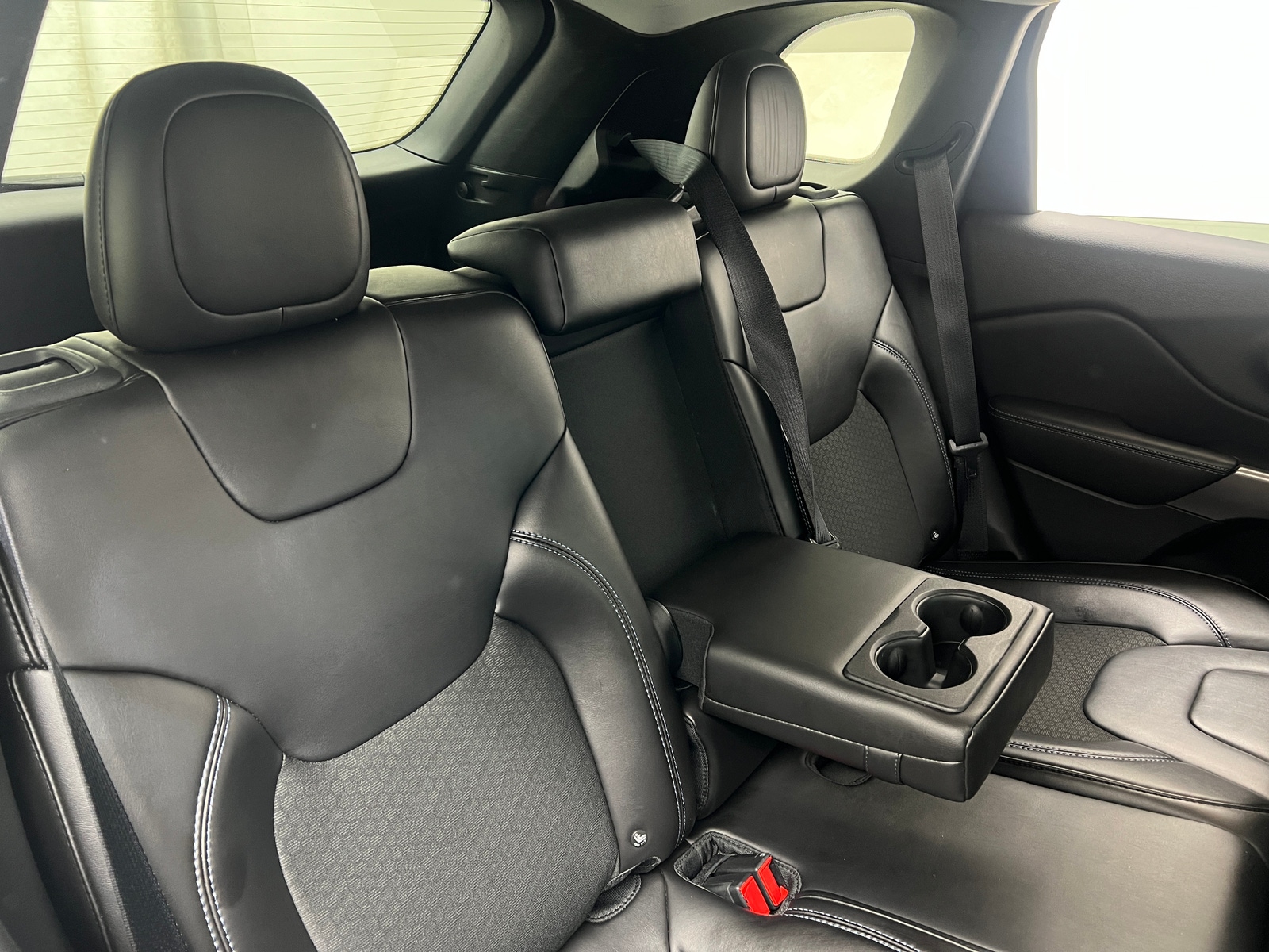 Thumbnail: 2019 Jeep Cherokee - 6