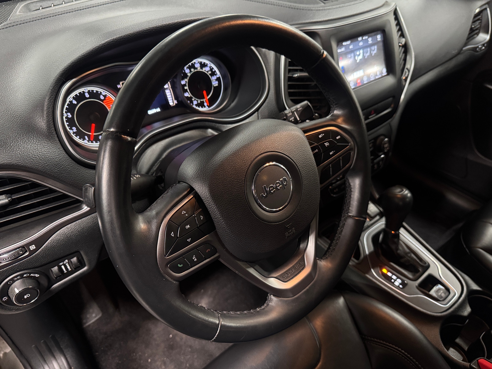 Thumbnail: 2019 Jeep Cherokee - 5