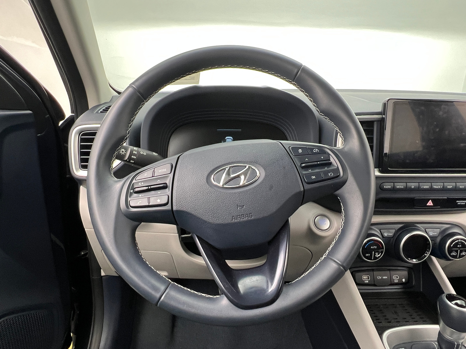 Thumbnail: 2023 Hyundai Venue - 4