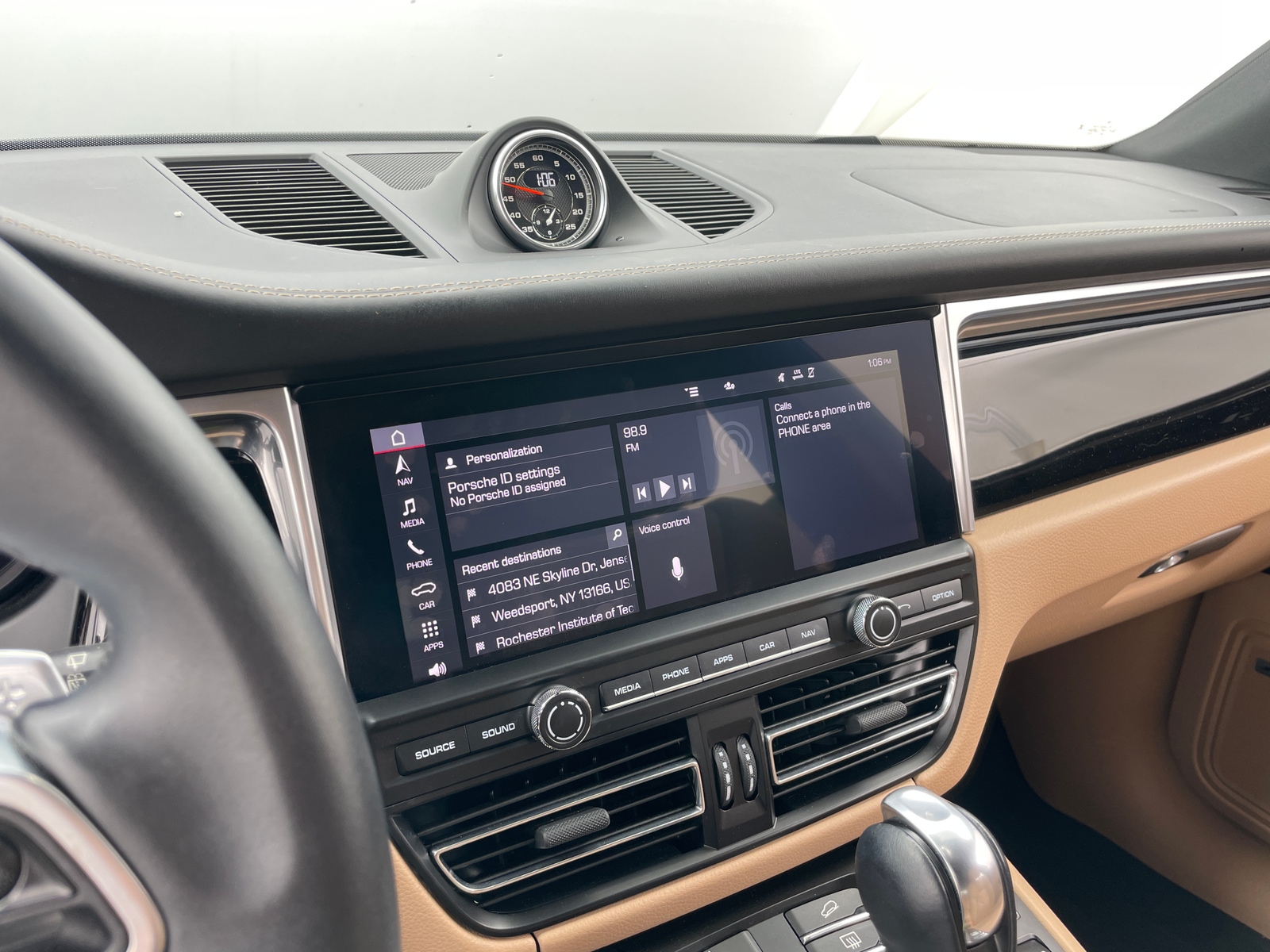Thumbnail: 2020 Porsche Macan - 3