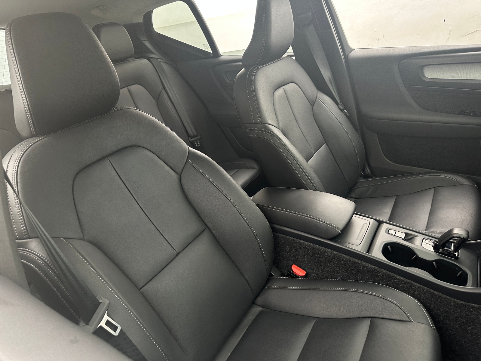 Thumbnail: 2025 Volvo XC40 - 2