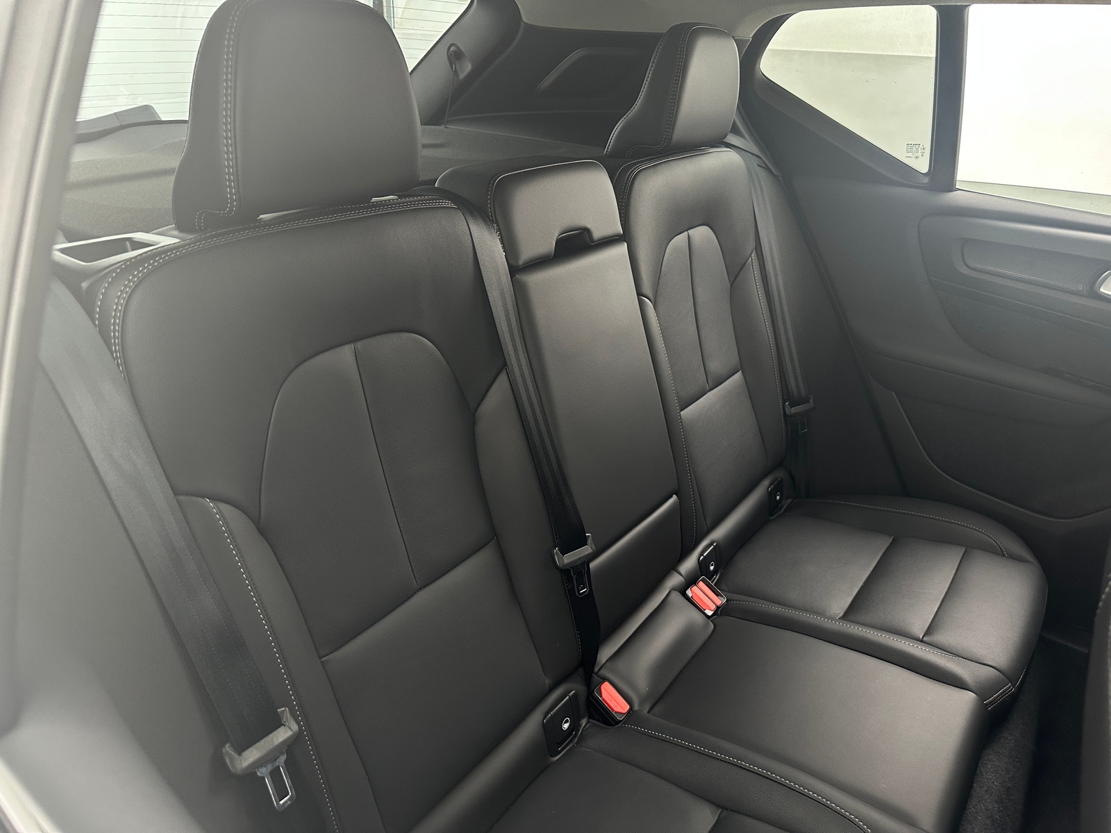 Thumbnail: 2025 Volvo XC40 - 6