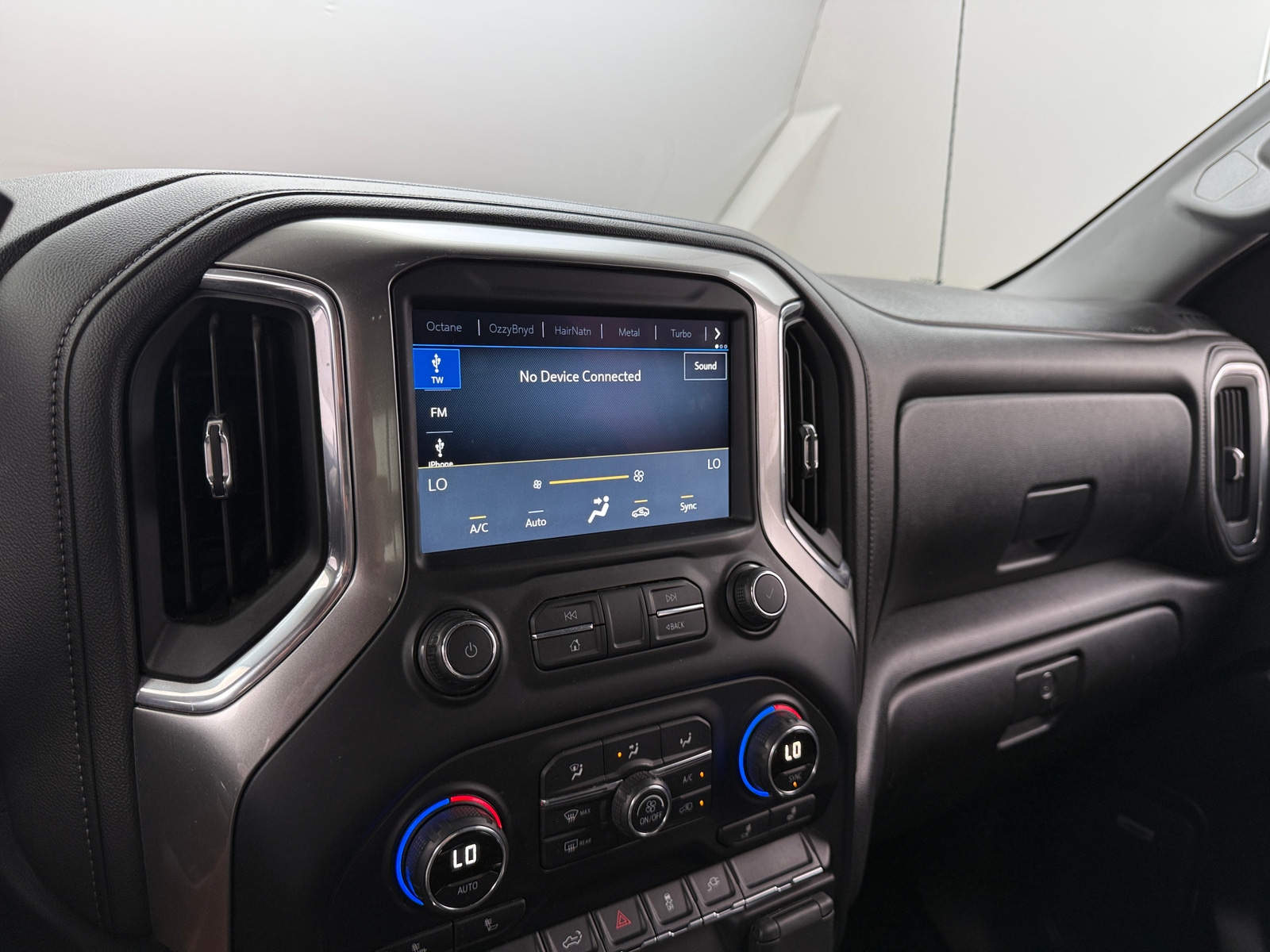 Thumbnail: 2020 Chevrolet Silverado 1500 - 4