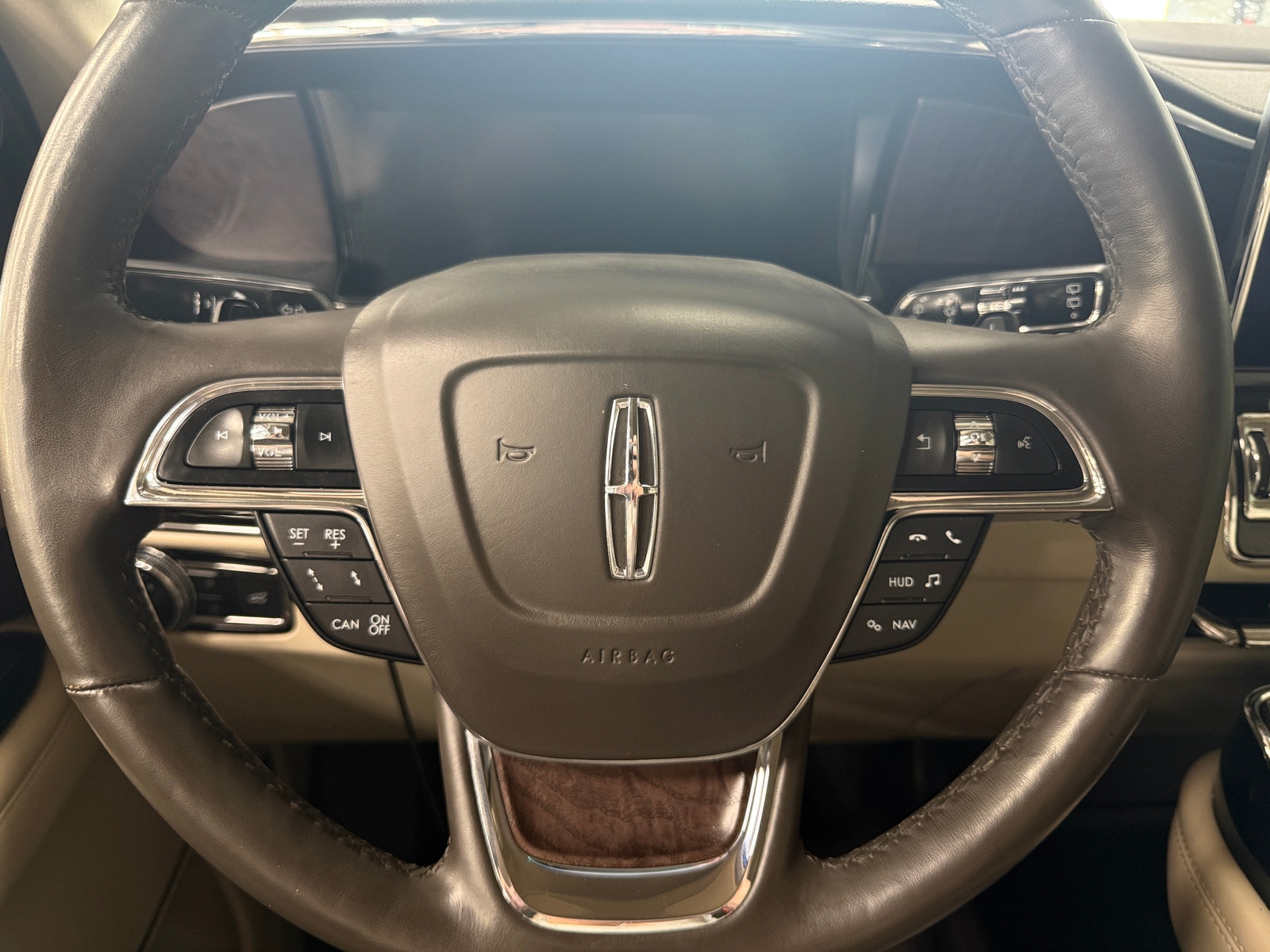 Thumbnail: 2019 Lincoln Navigator - 4