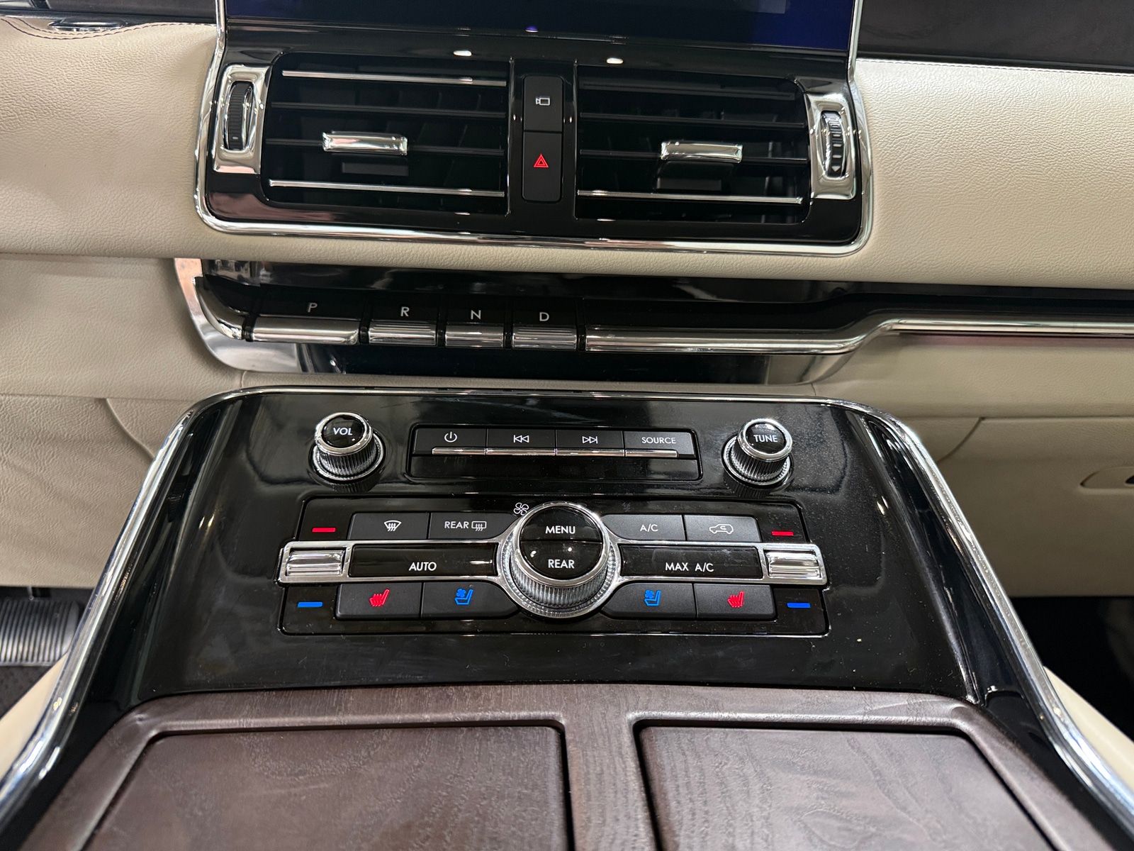 Thumbnail: 2019 Lincoln Navigator - 3