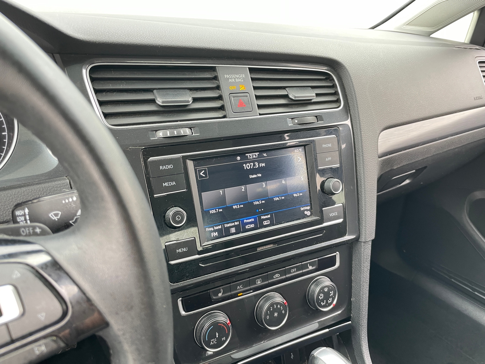 Thumbnail: 2020 Volkswagen Golf - 3