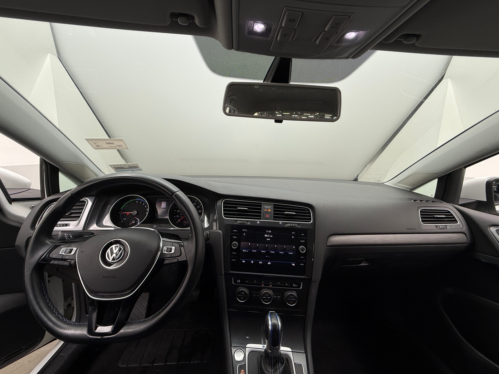 Thumbnail: 2019 Volkswagen e-Golf - 3