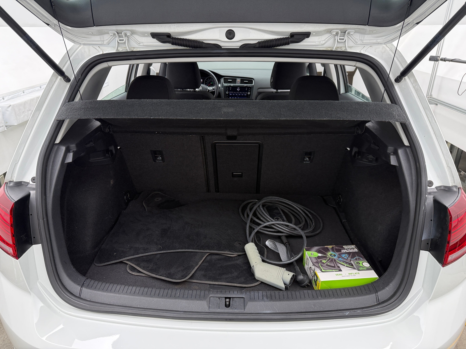 Thumbnail: 2019 Volkswagen e-Golf - 7