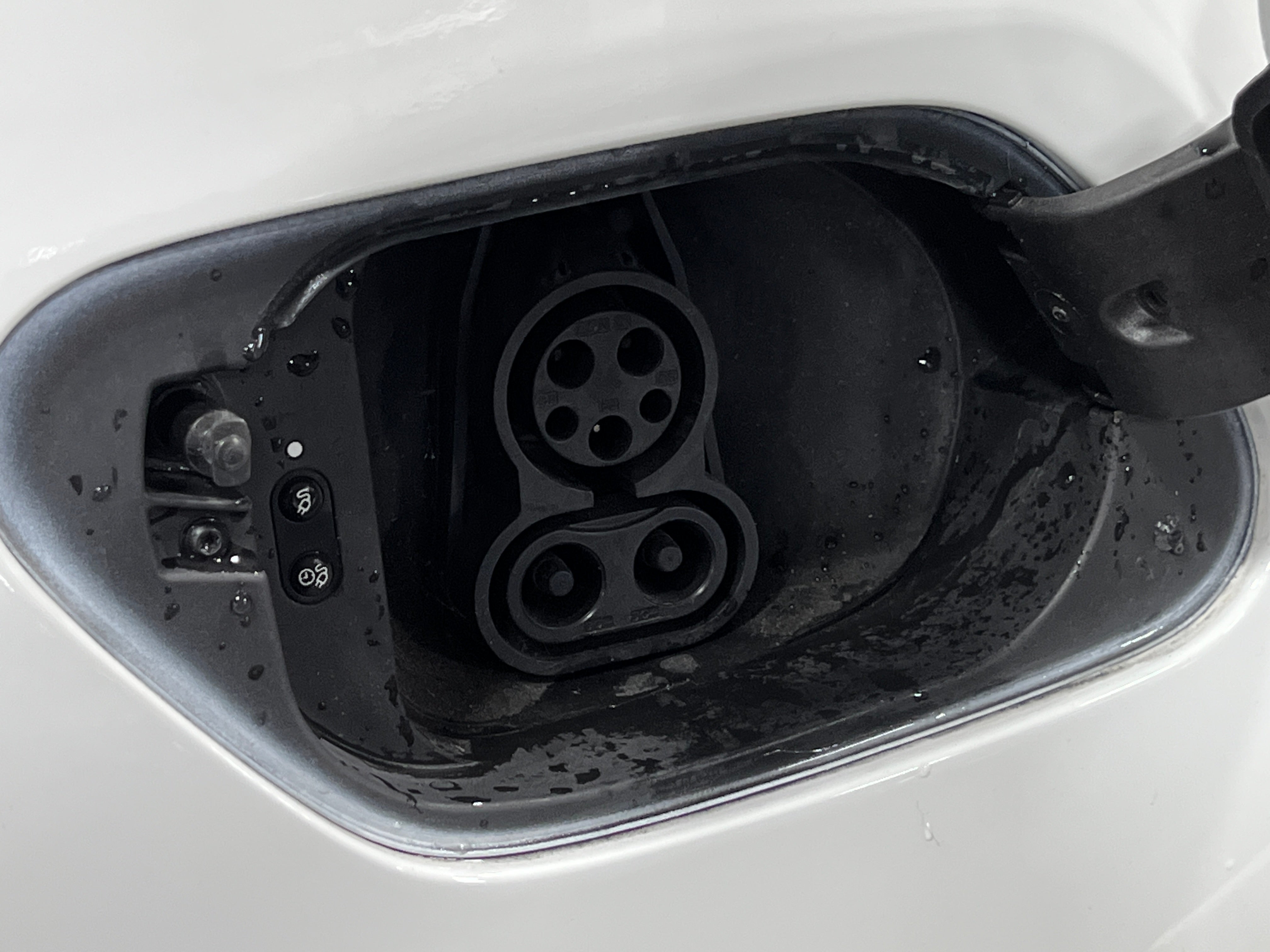 Used 2019 Volkswagen e-Golf e-Golf SE with VIN WVWKR7AU9KW919410 for sale in Oak Creek, WI