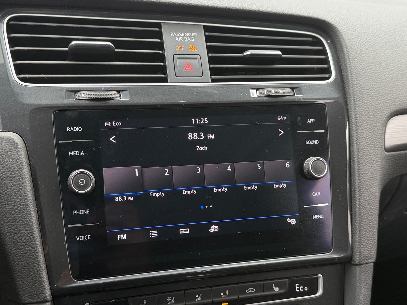 Thumbnail: 2019 Volkswagen e-Golf - 4