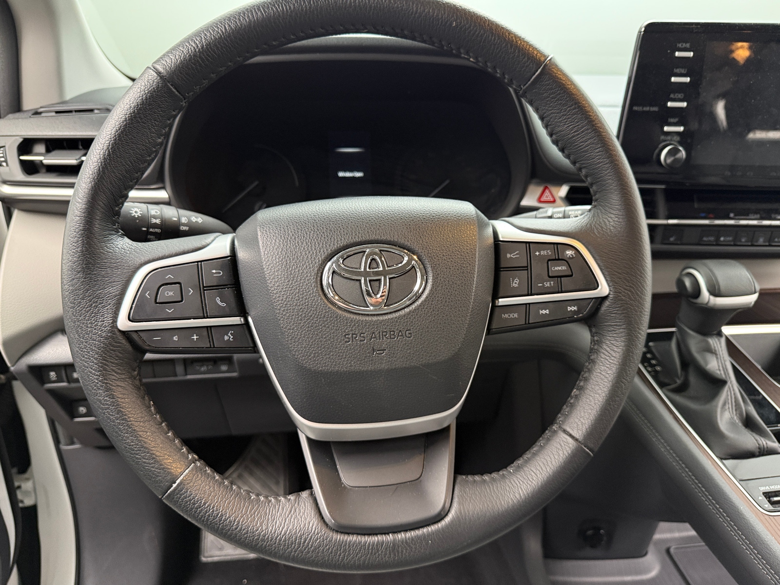 Thumbnail: 2023 Toyota Sienna - 4