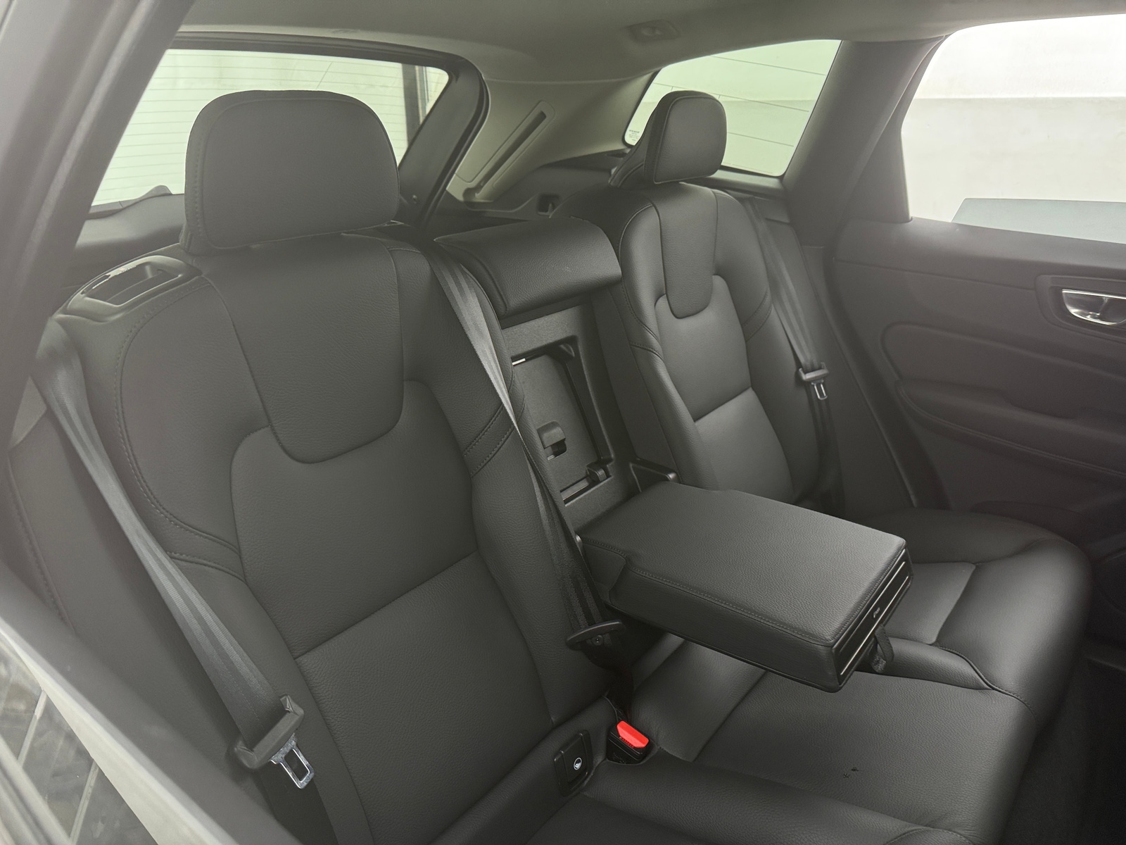 Thumbnail: 2025 Volvo XC60 - 5