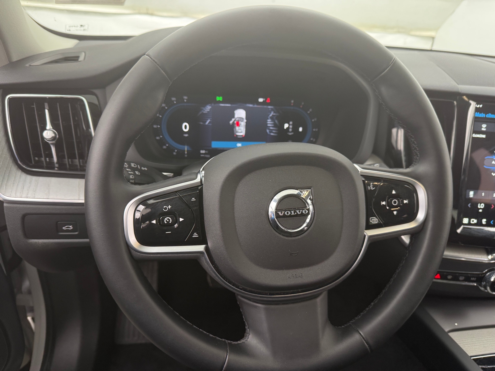 Thumbnail: 2025 Volvo XC60 - 4