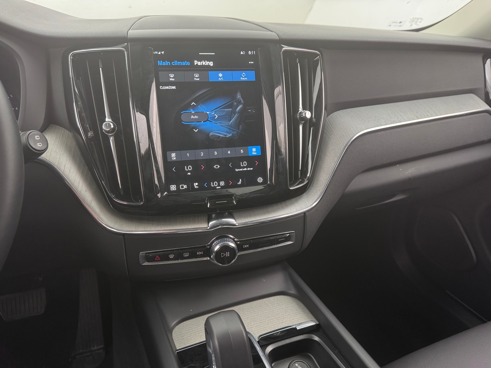 Thumbnail: 2025 Volvo XC60 - 3