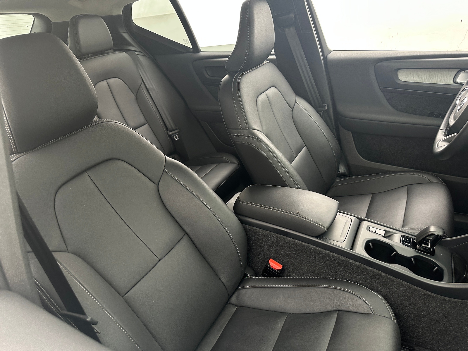 Thumbnail: 2025 Volvo XC40 - 2