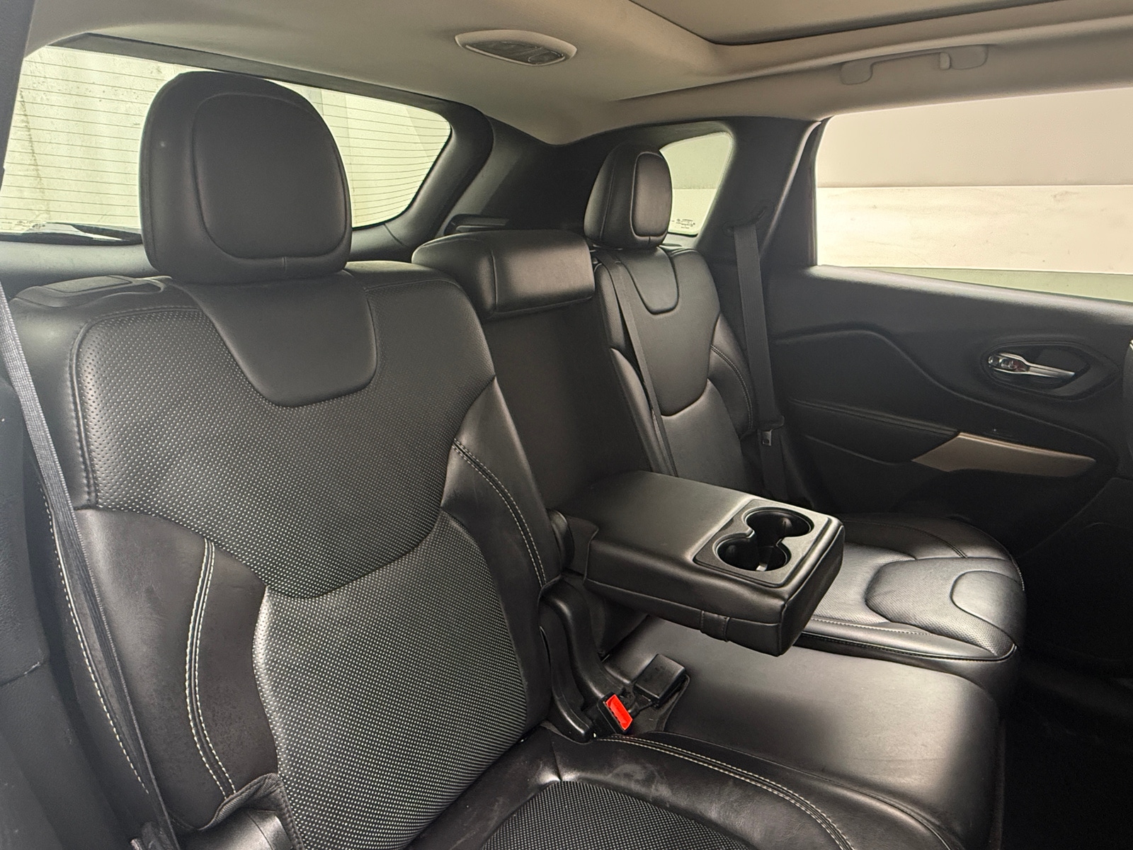 Thumbnail: 2017 Jeep Cherokee - 5