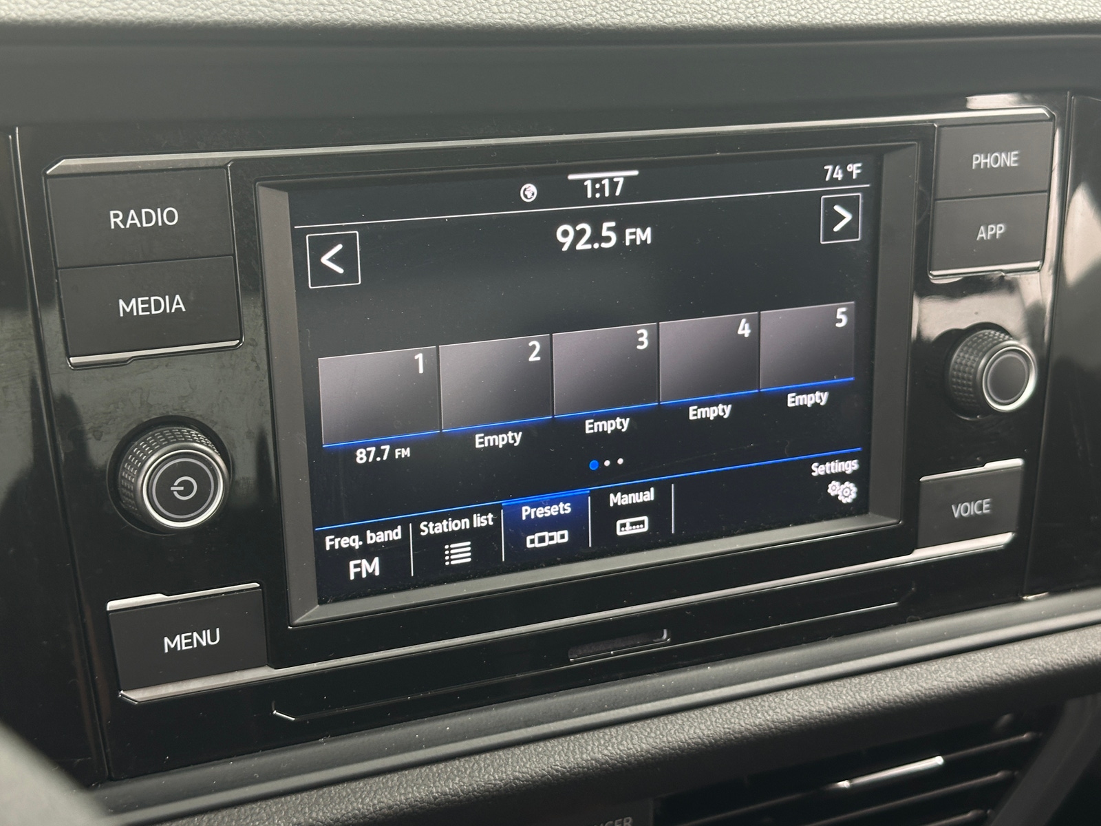 Thumbnail: 2023 Volkswagen Jetta - 4