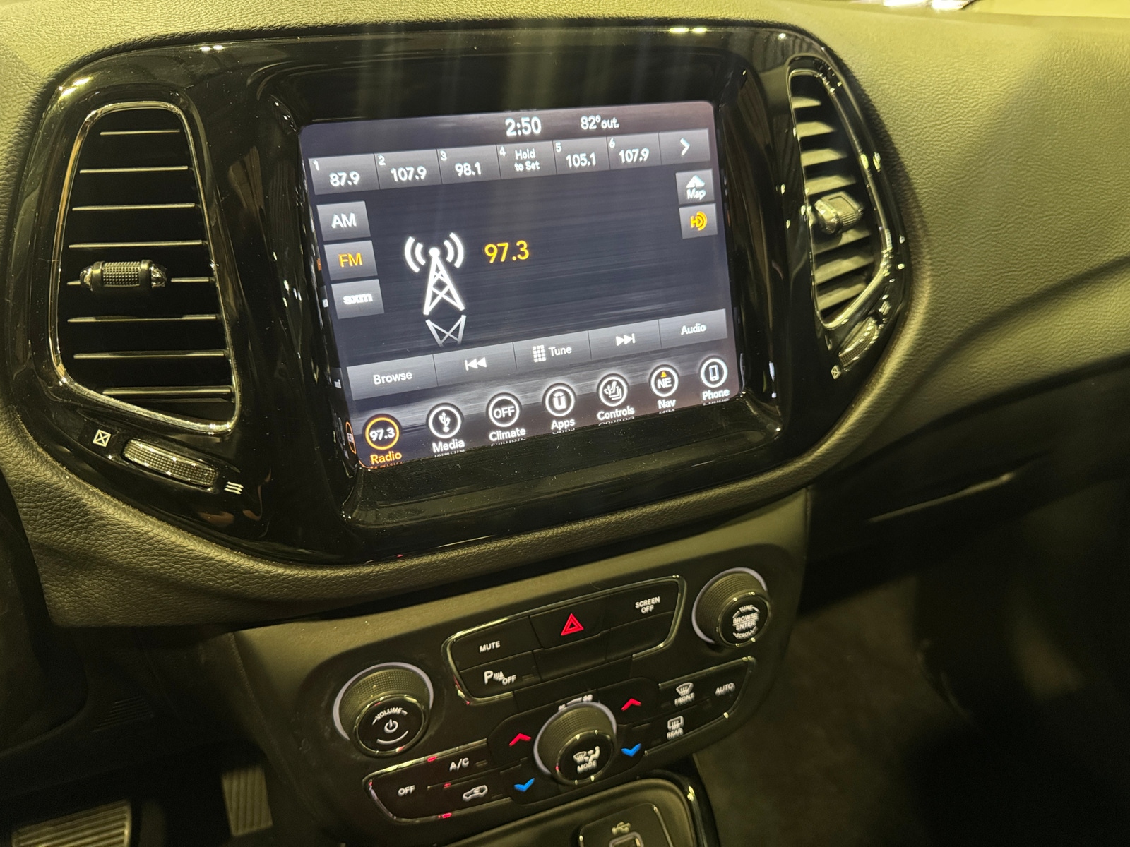 Thumbnail: 2018 Jeep Compass - 3