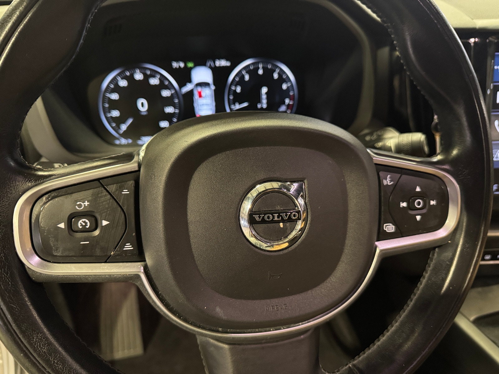 Thumbnail: 2020 Volvo XC60 - 4