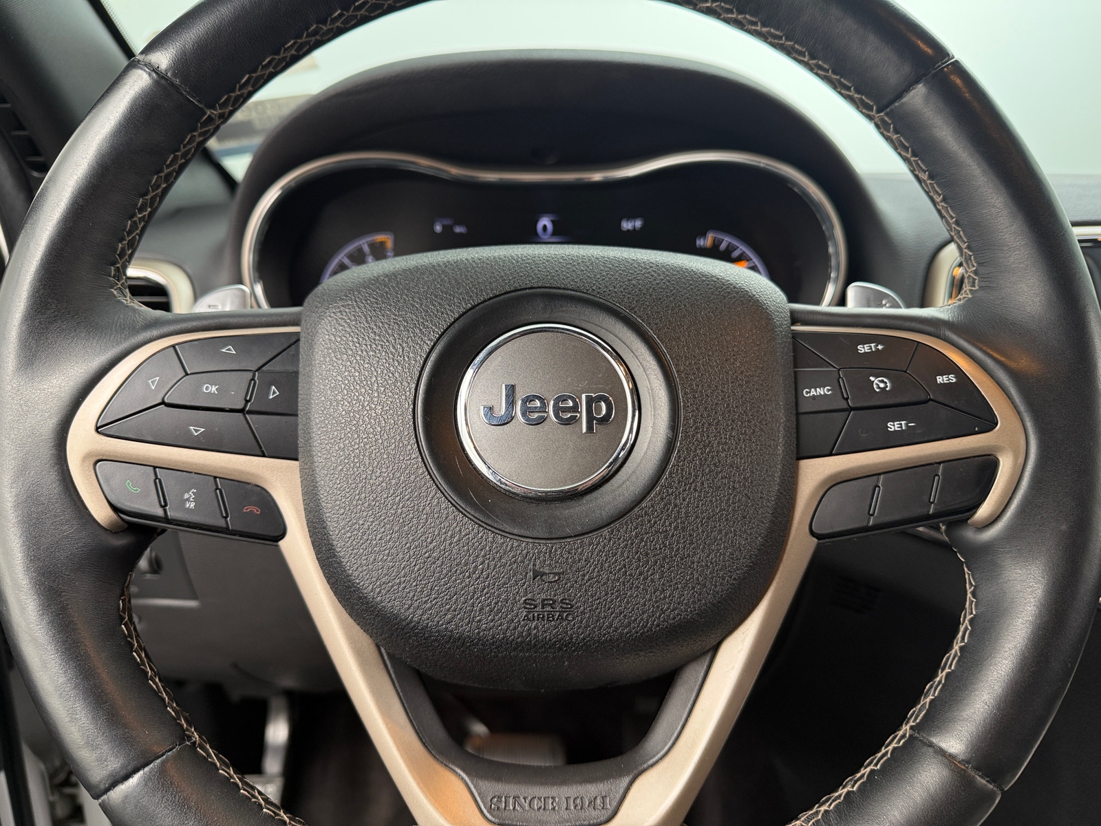 Thumbnail: 2017 Jeep Grand Cherokee - 4