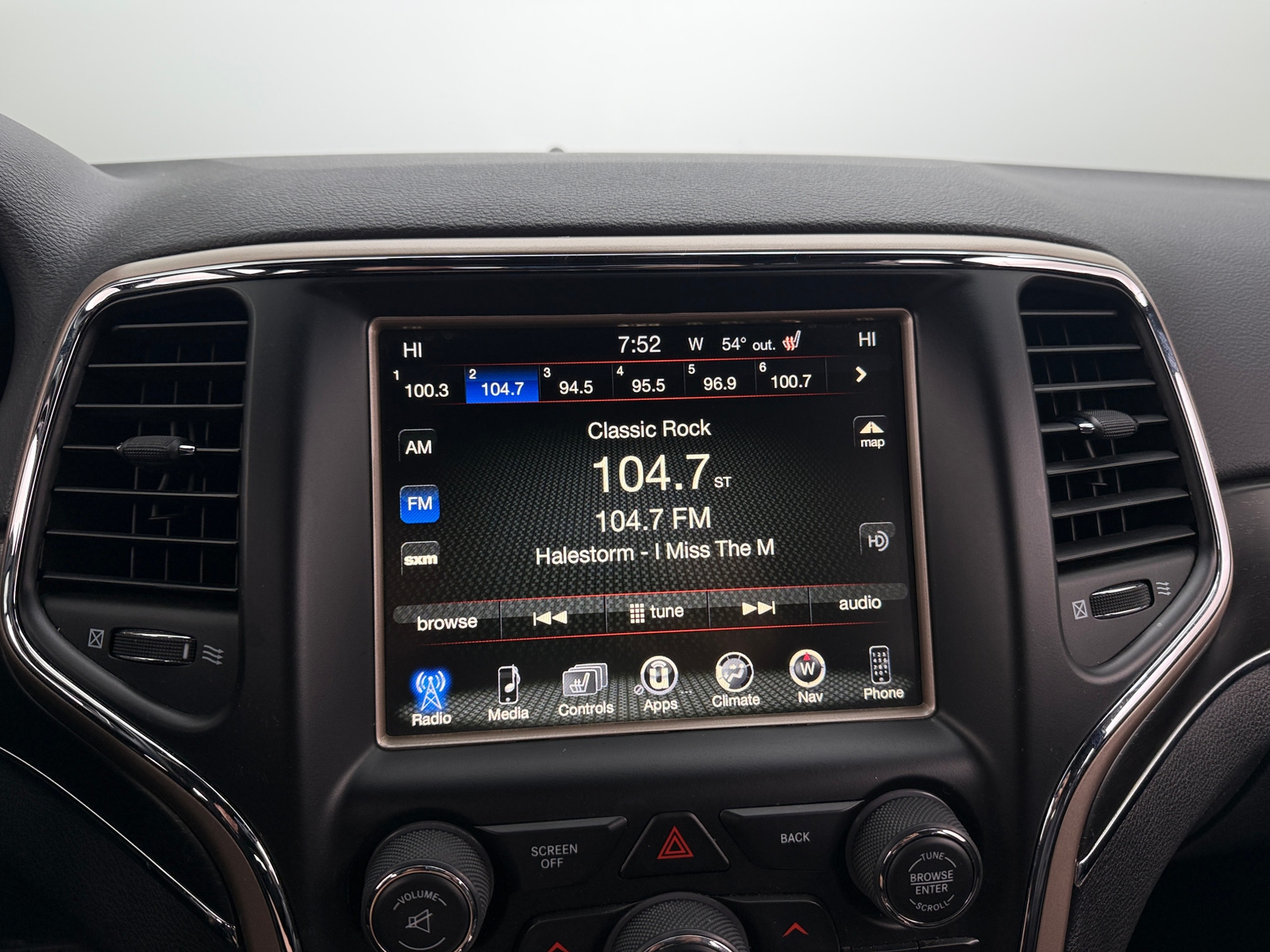 Thumbnail: 2017 Jeep Grand Cherokee - 3