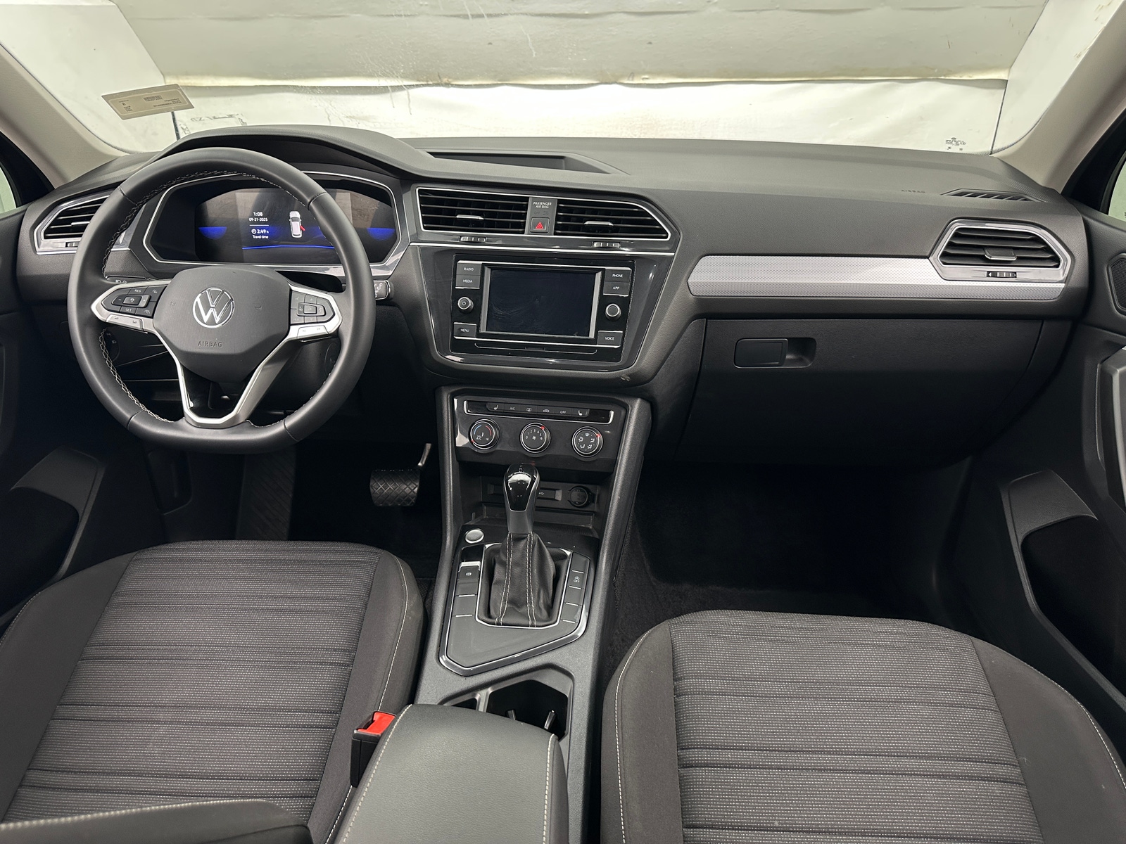 Thumbnail: 2024 Volkswagen Tiguan - 3