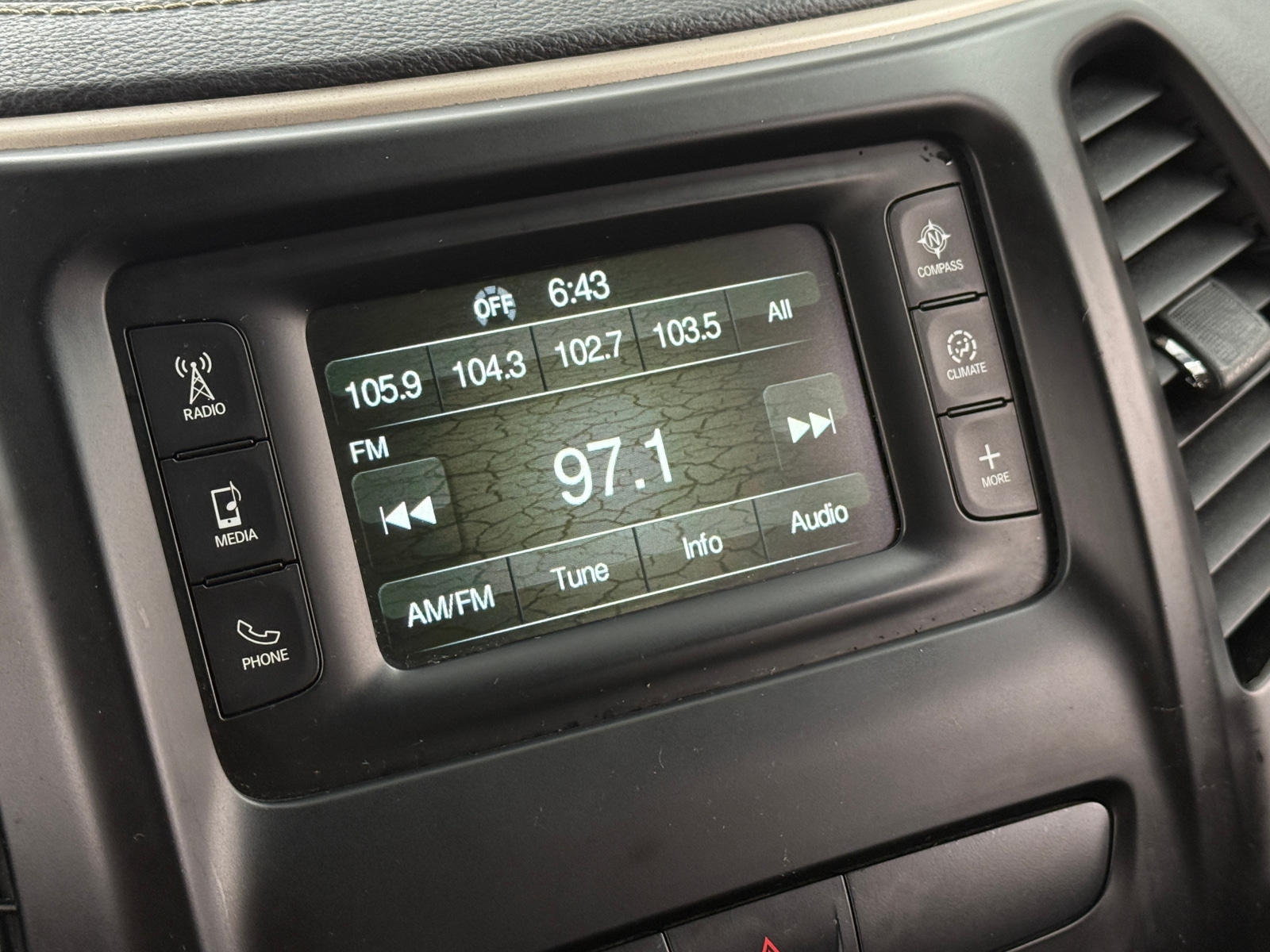 Thumbnail: 2017 Jeep Cherokee - 4