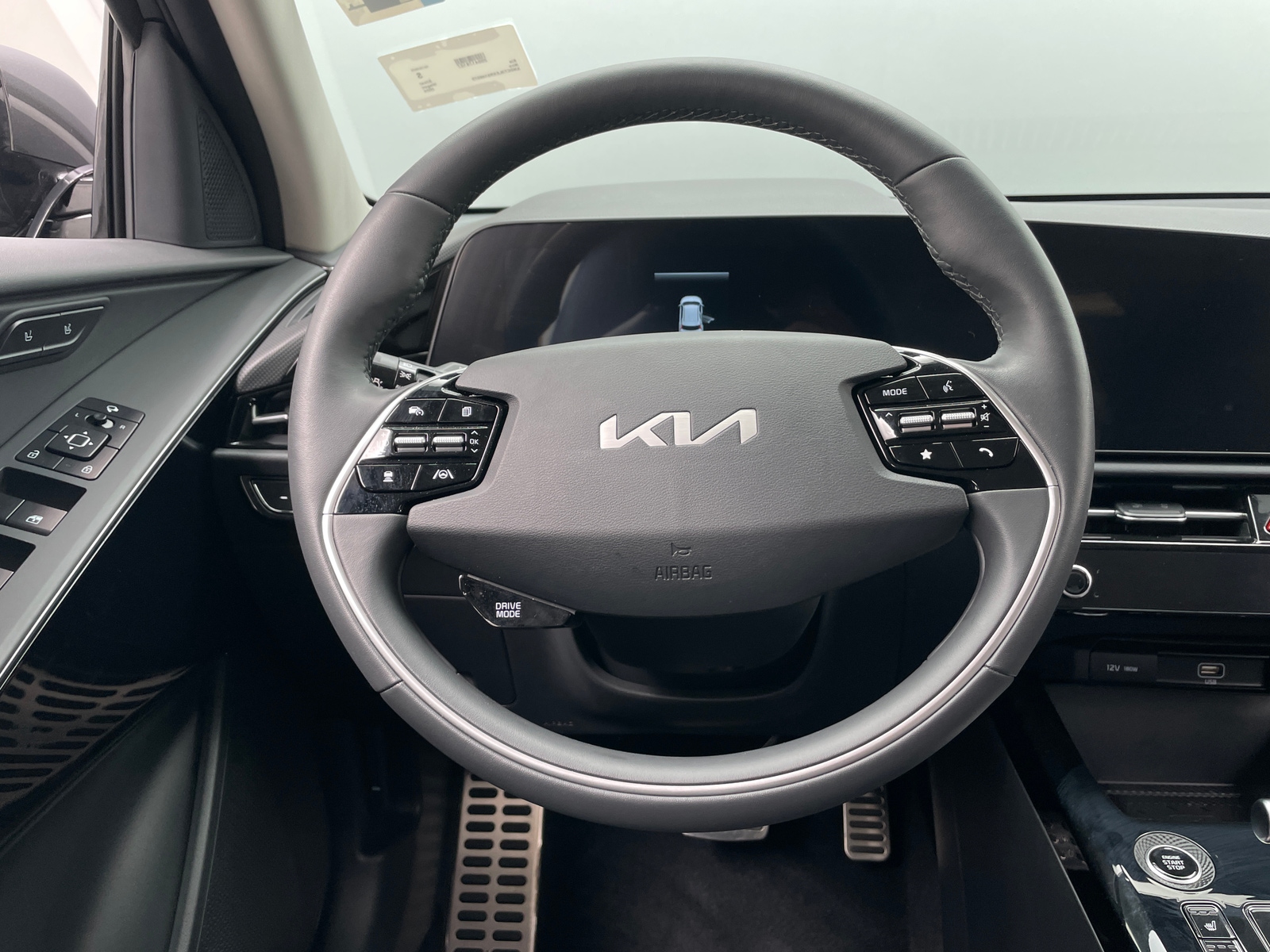 Thumbnail: 2024 Kia Niro - 4