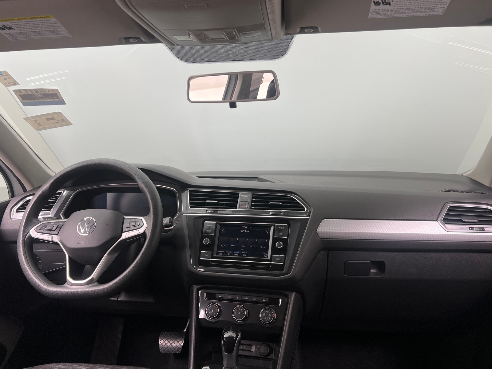 Thumbnail: 2022 Volkswagen Tiguan - 3