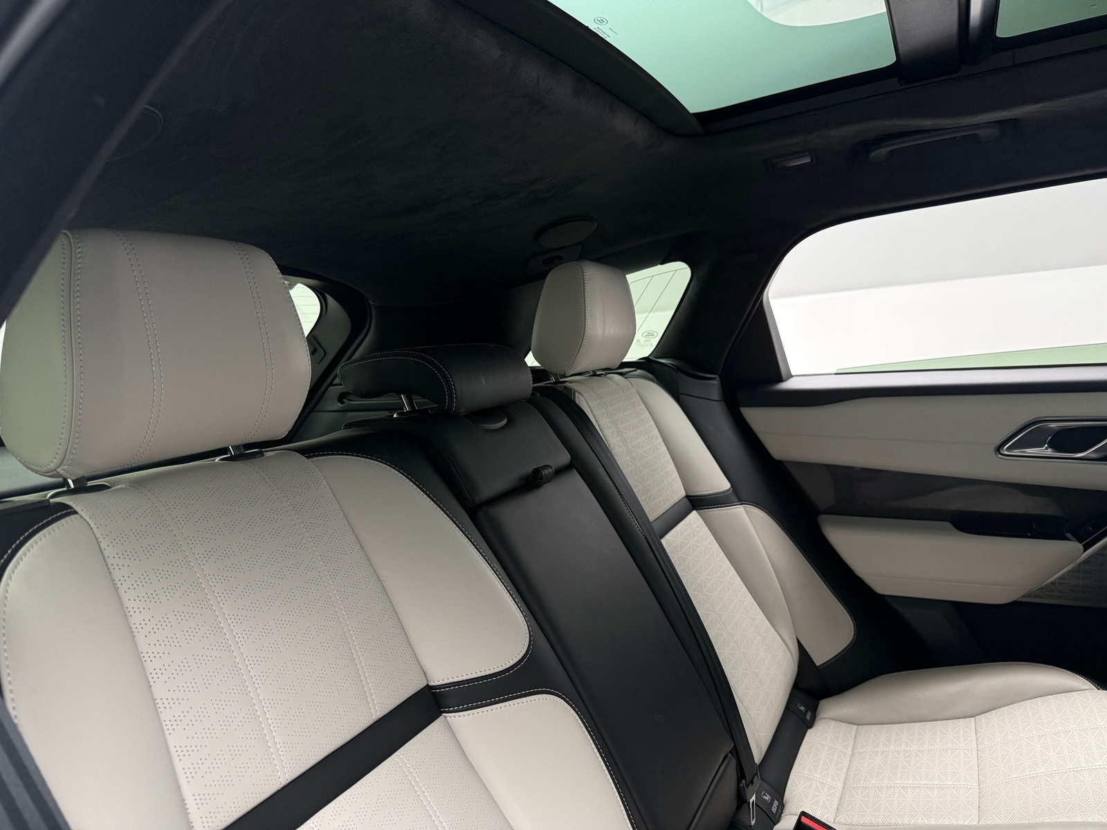 Thumbnail: 2018 Land Rover Range Rover Velar - 5