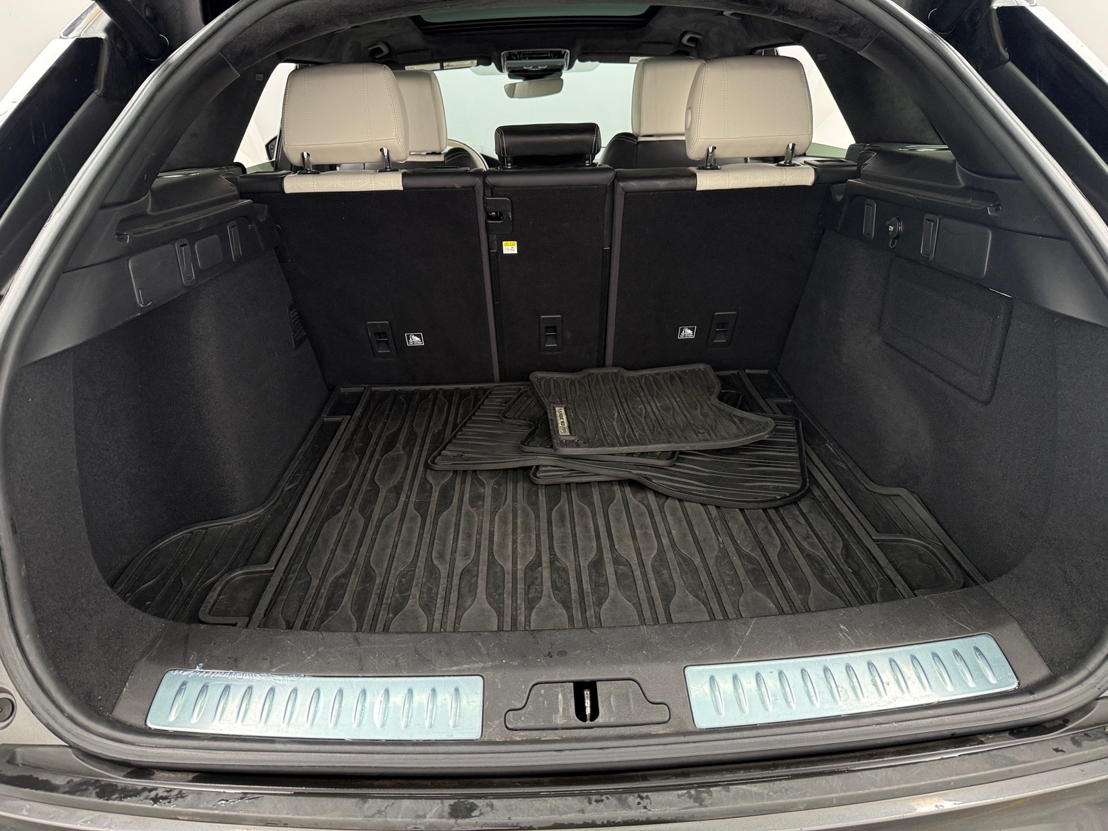 Thumbnail: 2018 Land Rover Range Rover Velar - 6