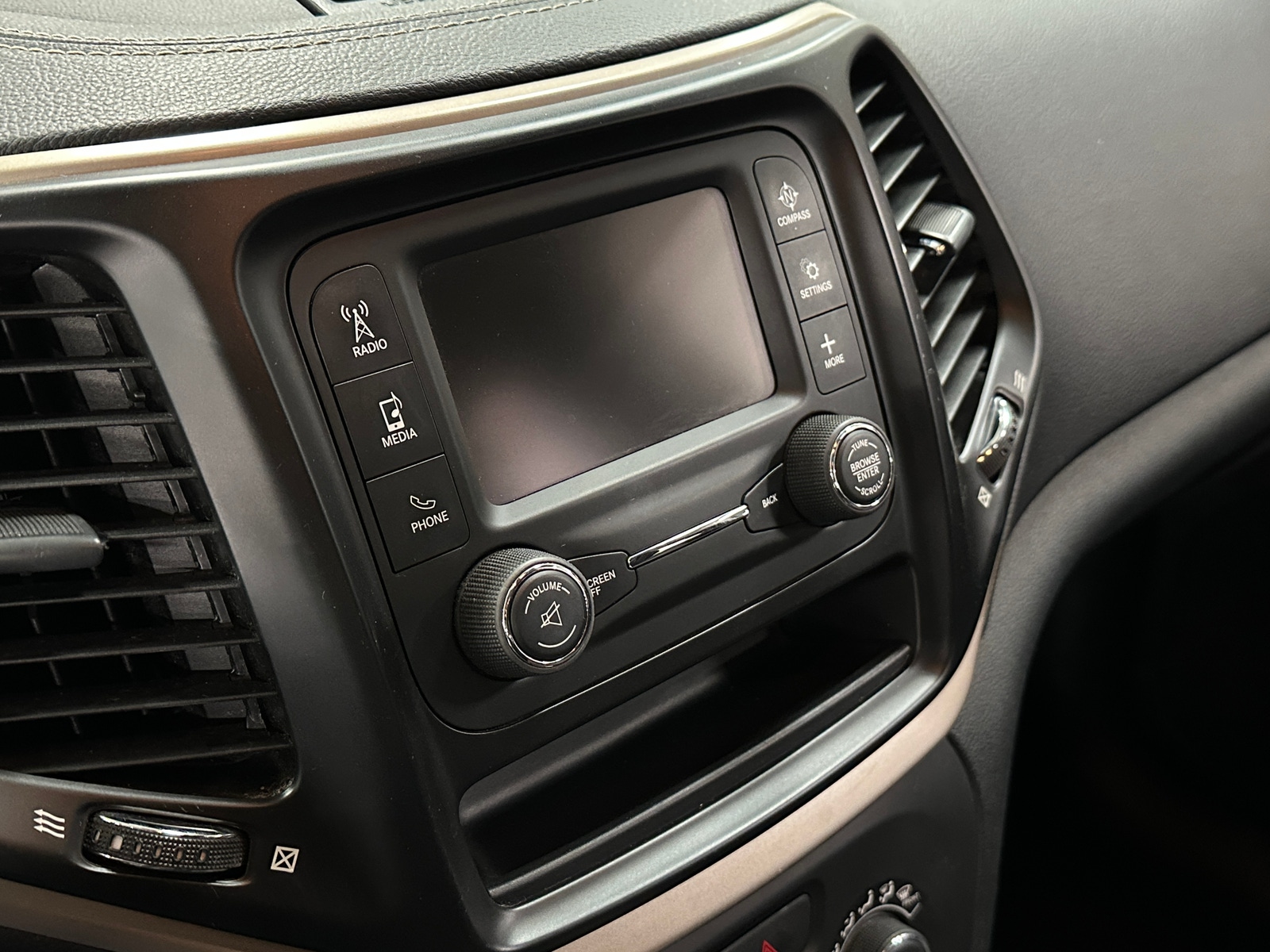Thumbnail: 2015 Jeep Cherokee - 4