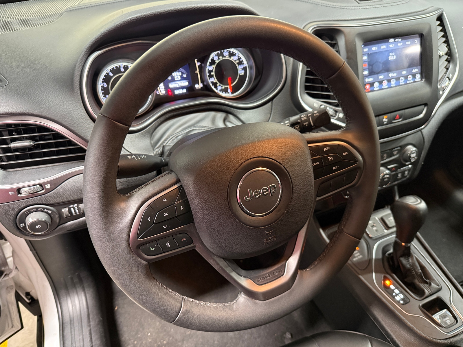Thumbnail: 2020 Jeep Cherokee - 5