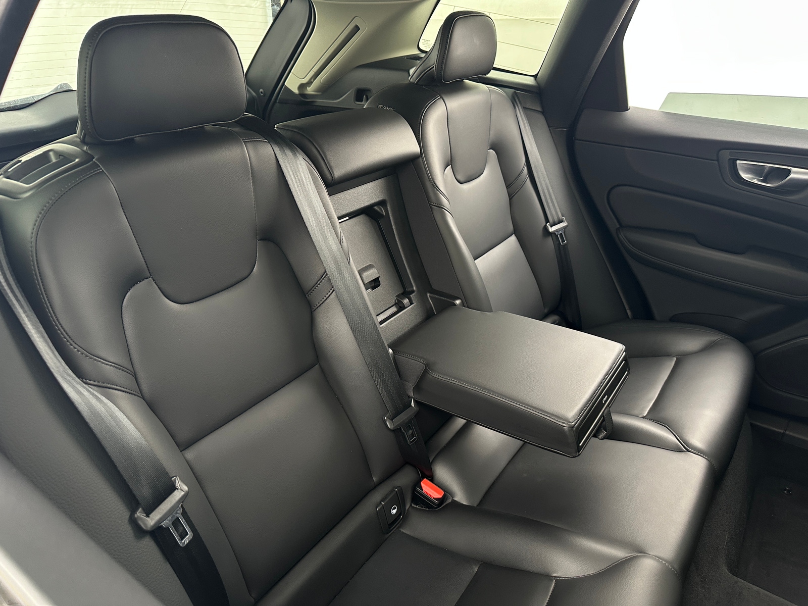 Thumbnail: 2025 Volvo XC60 - 5