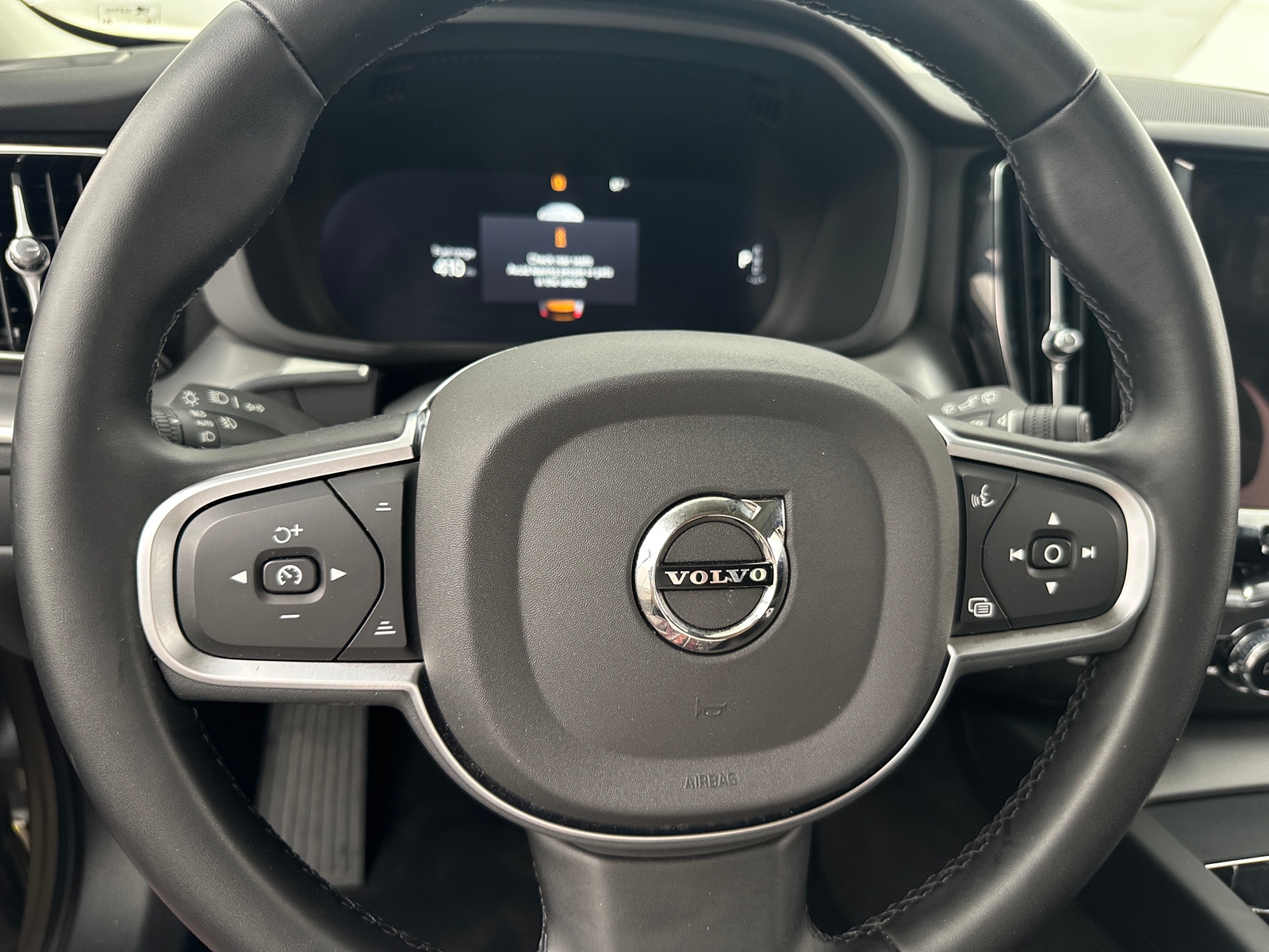 Thumbnail: 2025 Volvo XC60 - 4